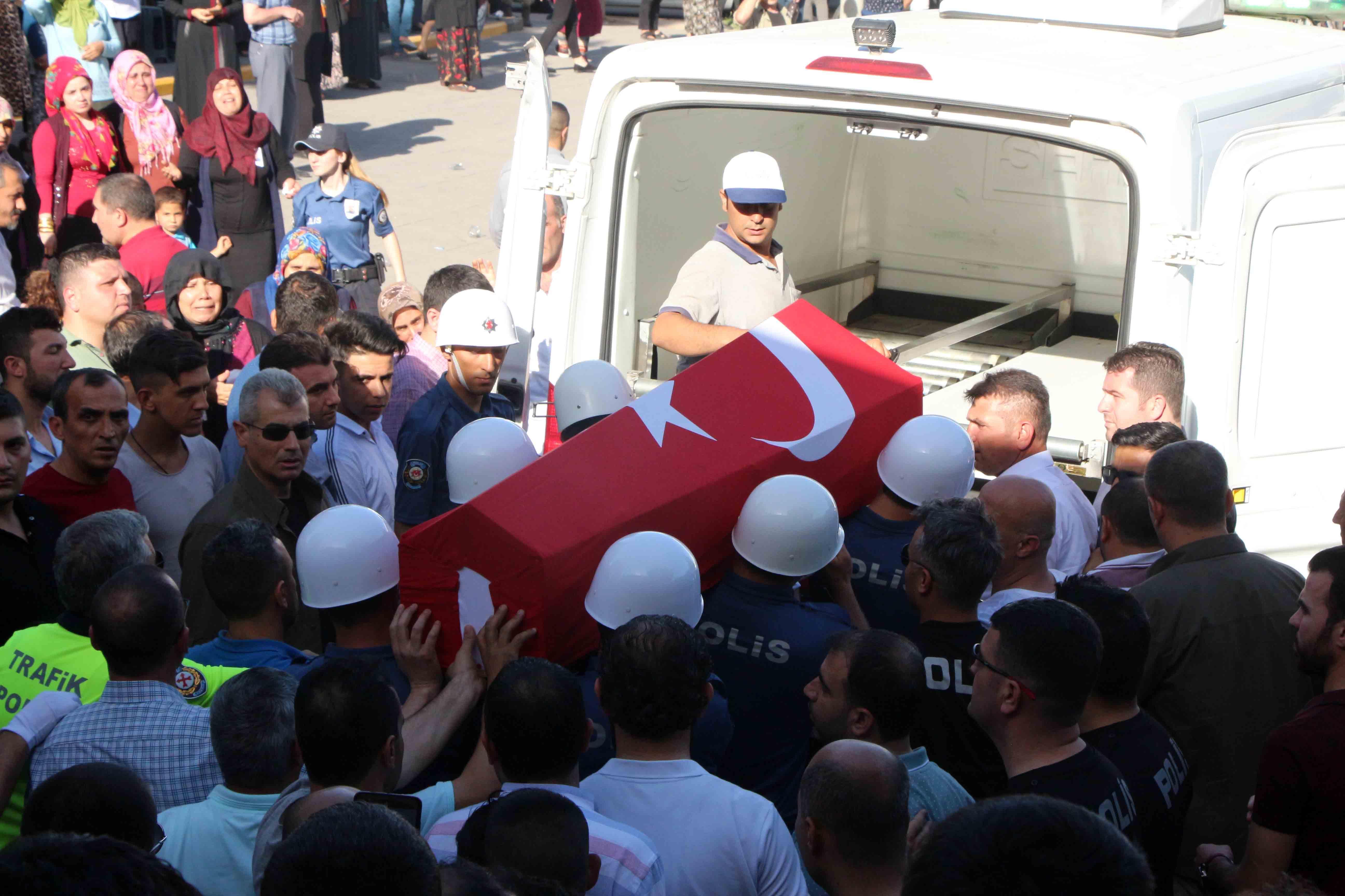 Kavgayı ayırmaya çalışırken vurulan polis memuru, şehit oldu