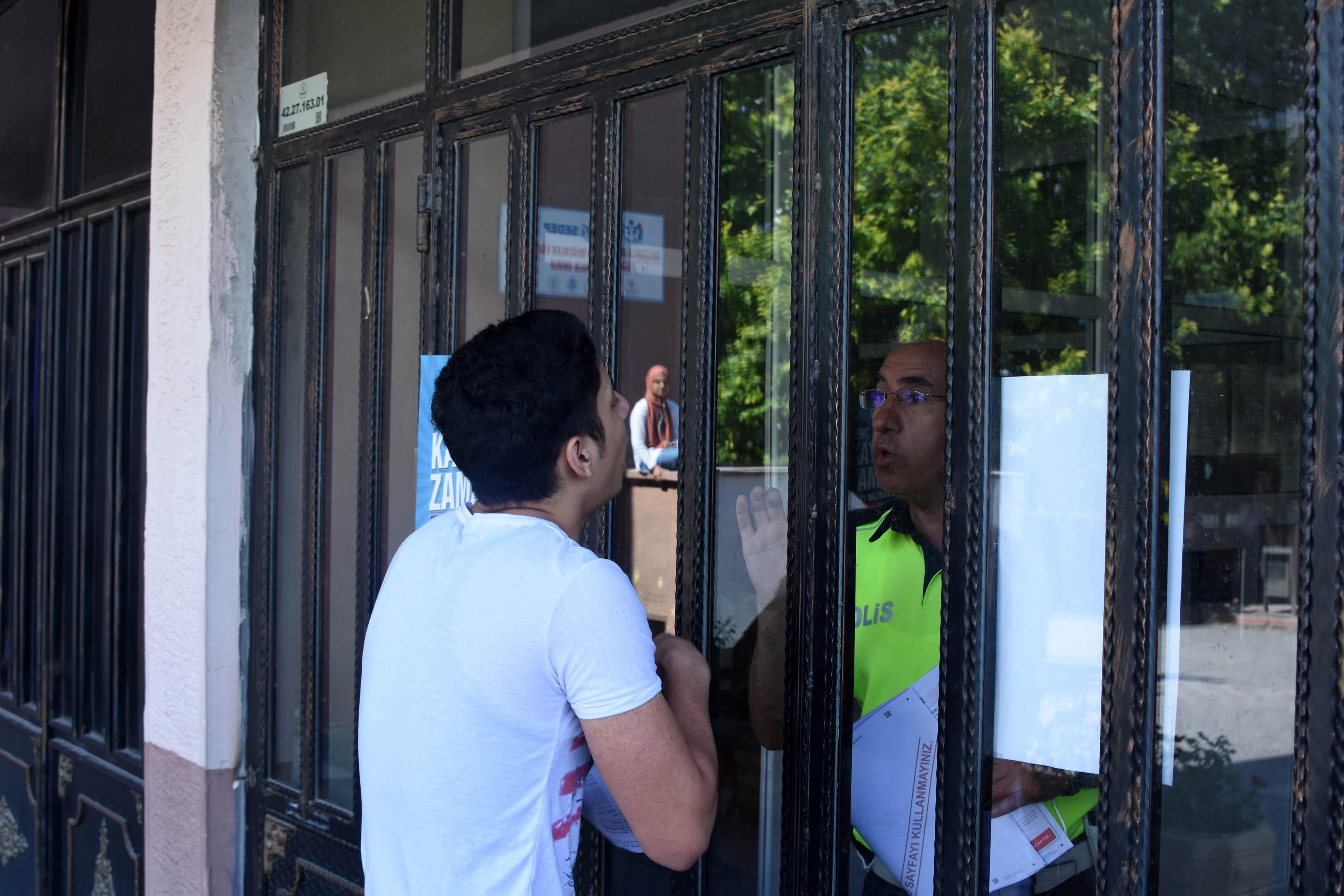 Kimi son anda yetişti, kimi gözyaşı döktü... İşte YKSde yaşananlar