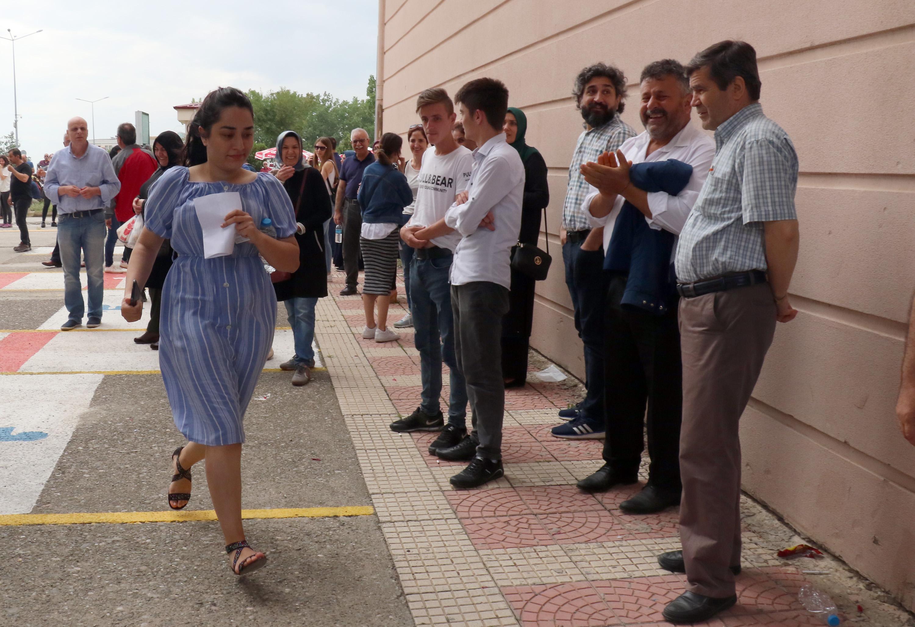 Kimi son anda yetişti, kimi gözyaşı döktü... İşte YKSde yaşananlar