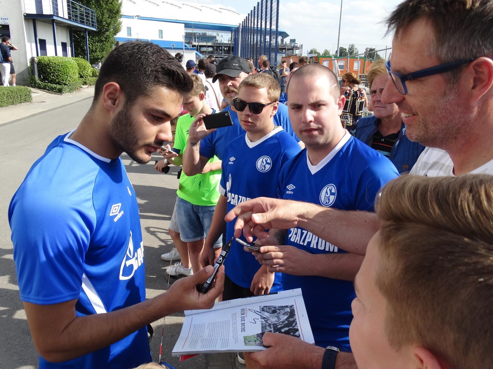 Ozan Kabak: Schalke taraftarının önüne çıkmak için sabırsızlanıyorum