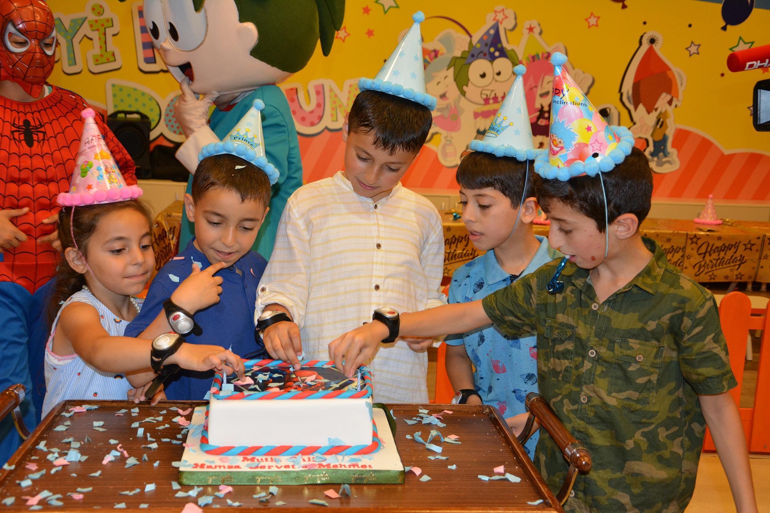 10 yaşındaki Mehmet’in ilk doğum günü heyecanı