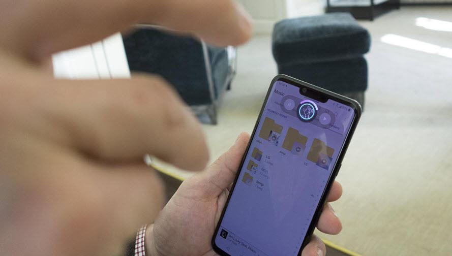 Sahibini avucunun içinden tanıyan telefon