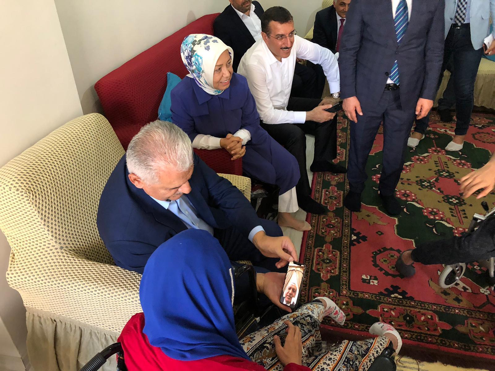 Binali Yıldırım, ziyaret ettiği aileyi Erdoğanla görüştürdü