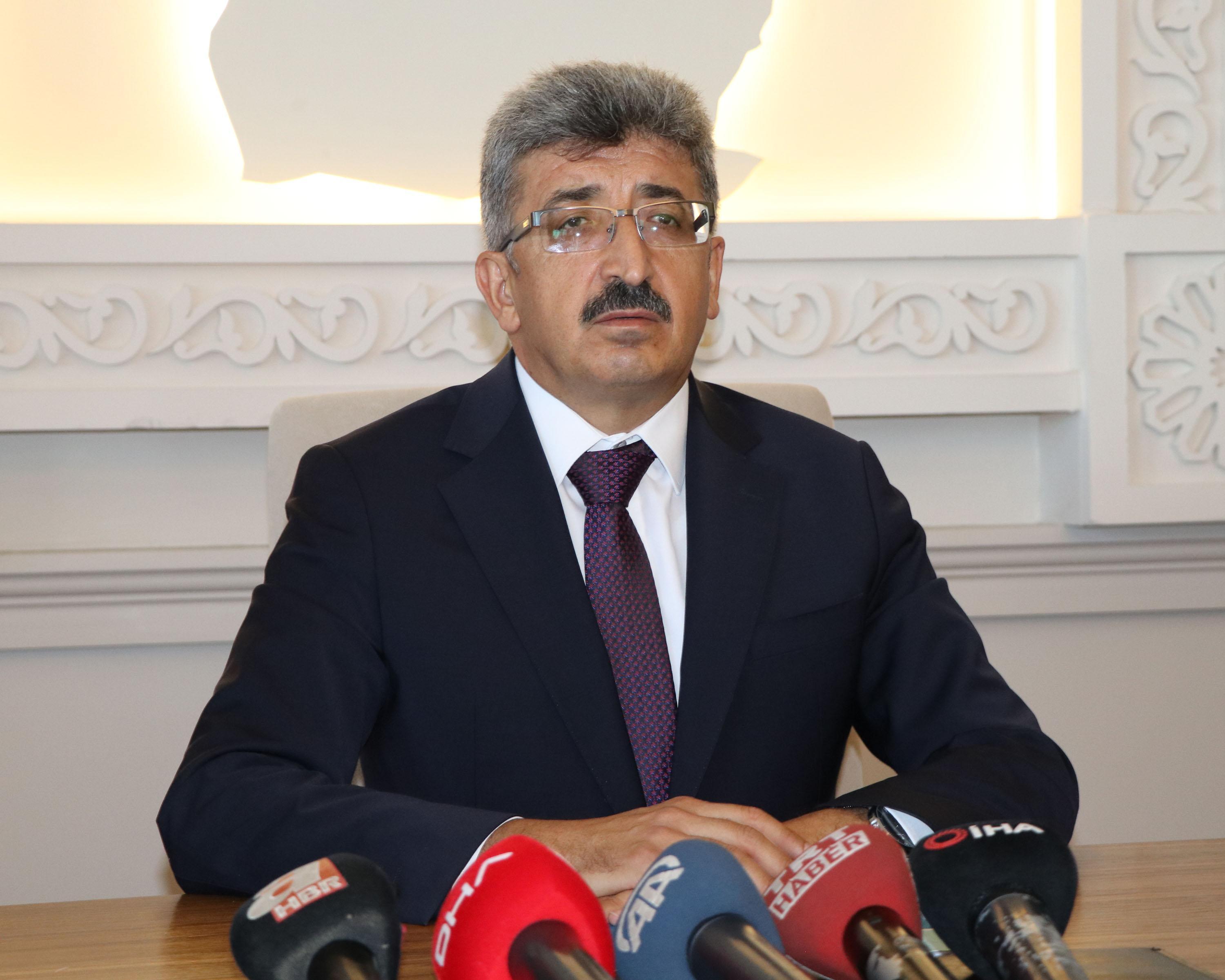 İçişleri Bakanlığı, Diyarbakır, Van ve Mardin büyükşehir belediye başkanlarının görevden uzaklaştırıldığını açıkladı