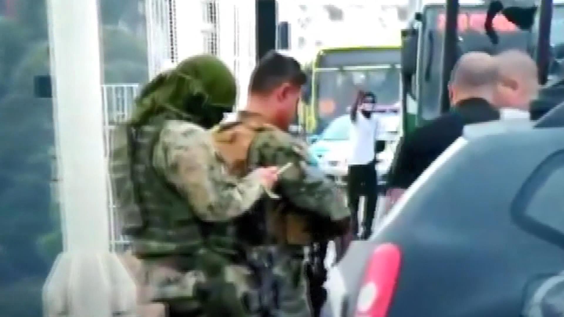 Brezilya’da silahlı bir kişi, otobüsteki 32 yolcuyu rehin aldı