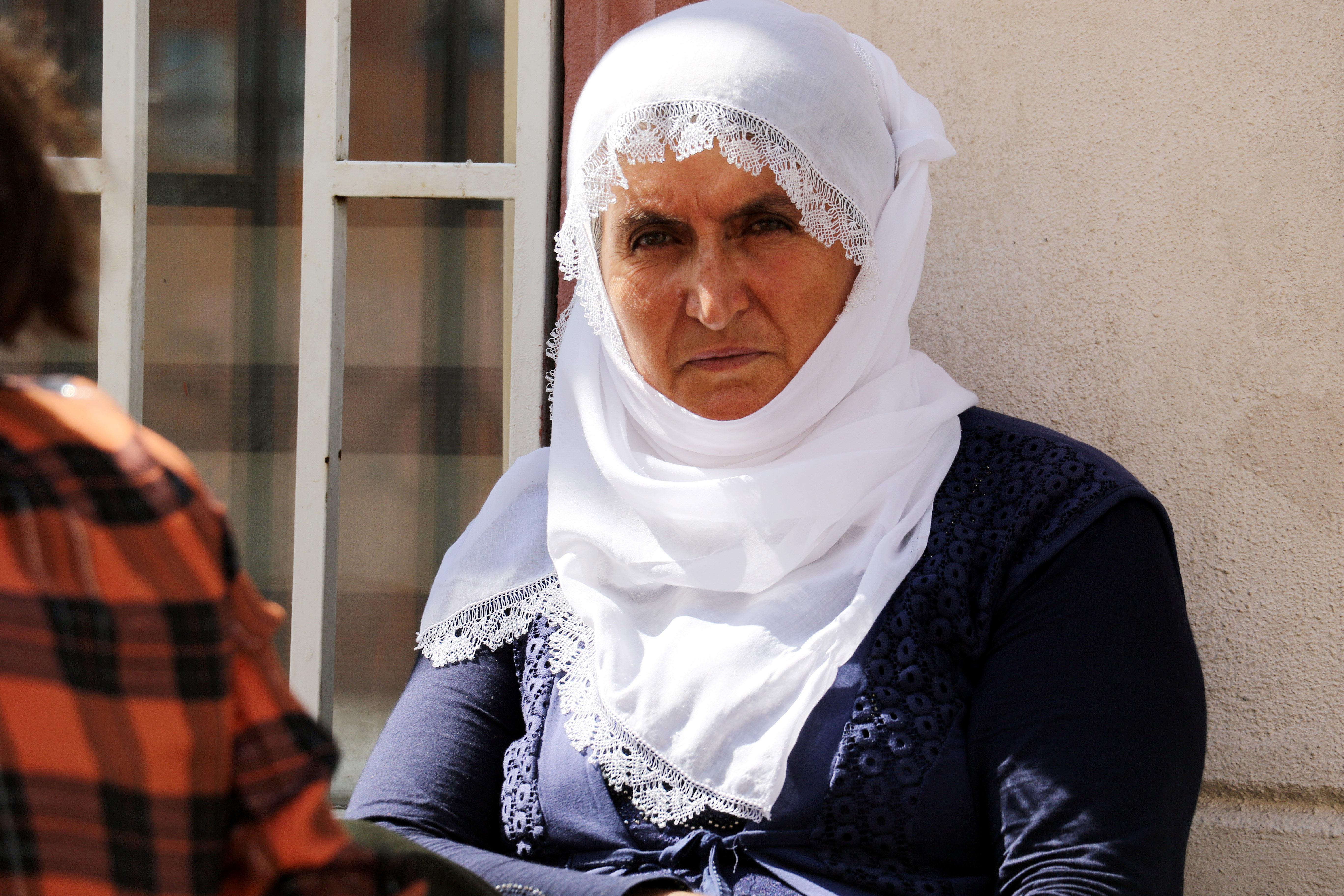 Oğlunun dağa kaçırıldığını söyleyen annenin HDPdeki eylemi sürüyor