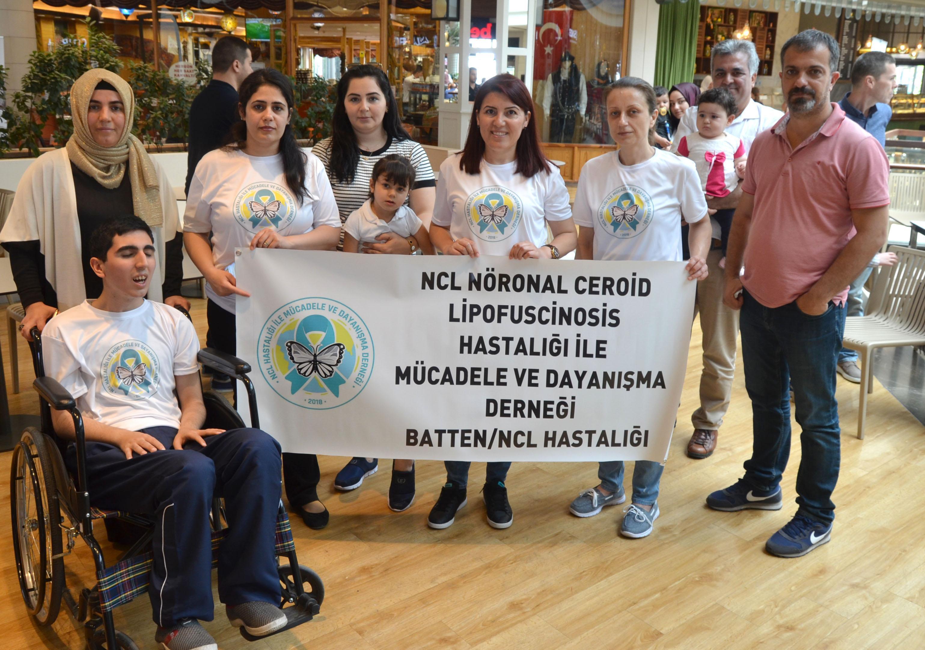 Ölümcül hastalığa yakalanan kızının başucundan ayrılmayan annenin Farkındalık mücadelesi