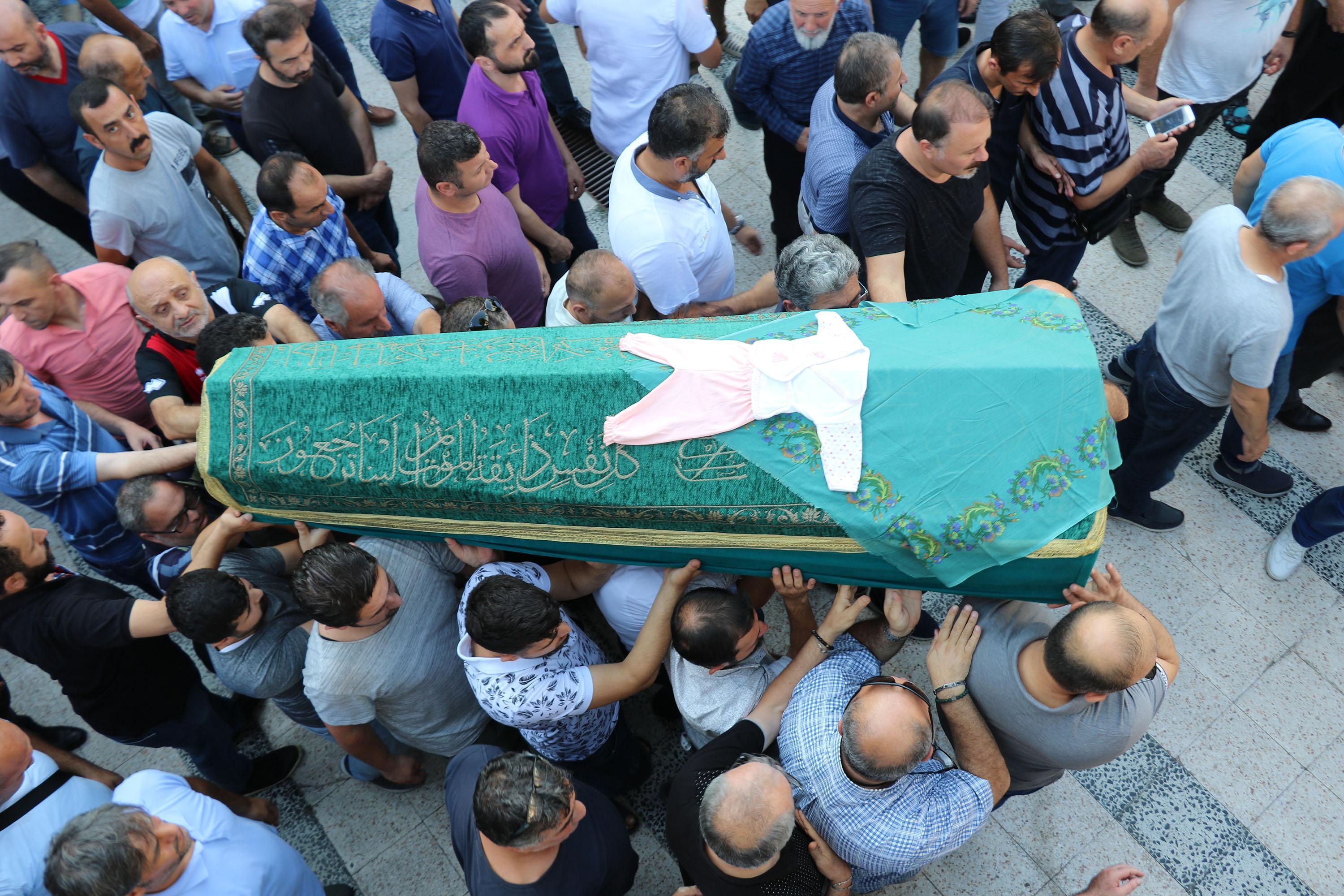 İntihar eden Fatma ve bebeği Aybüke için duygusal paylaşım