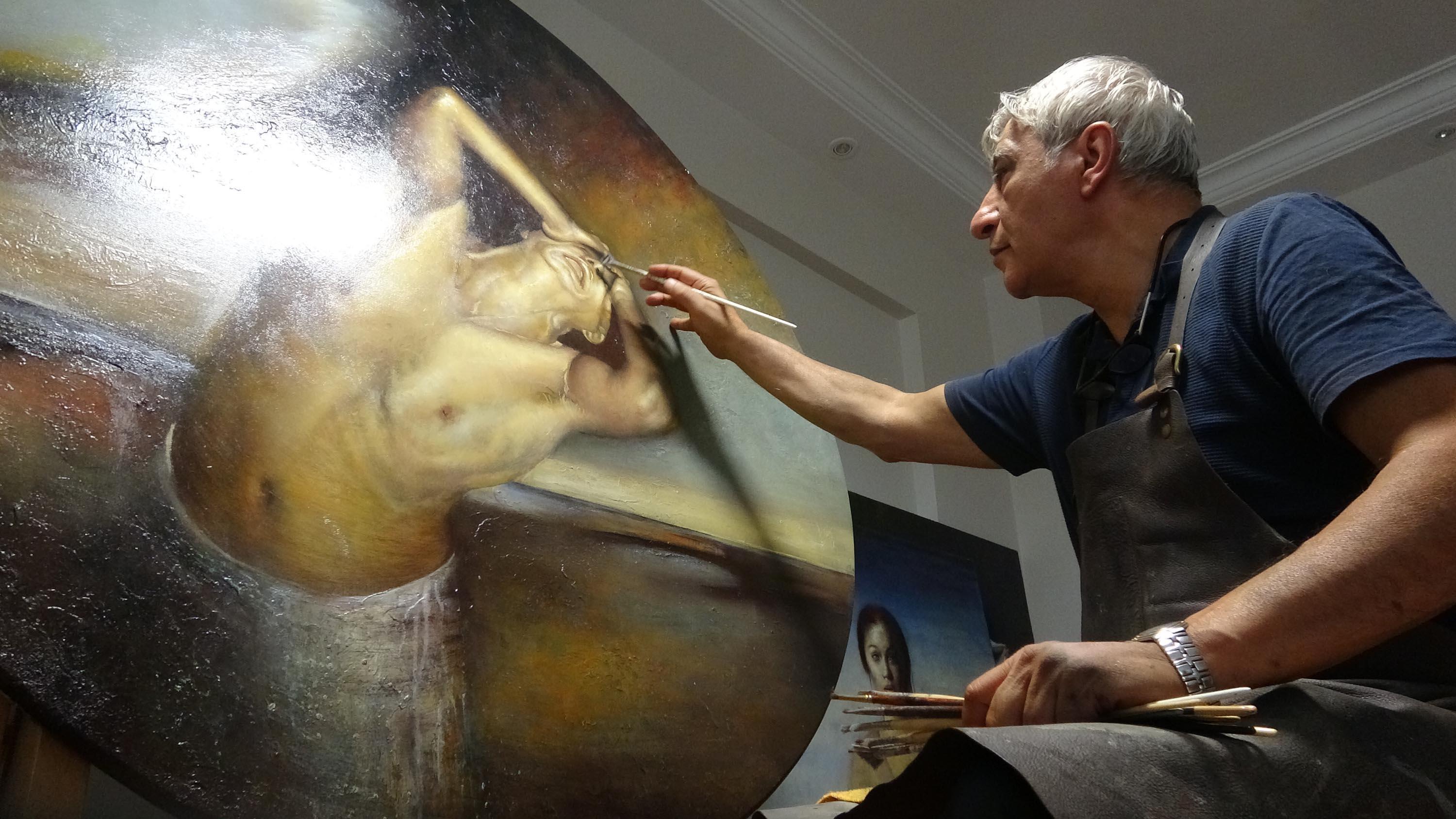 Efelerde ressamlar ile belediyenin nü resim krizi