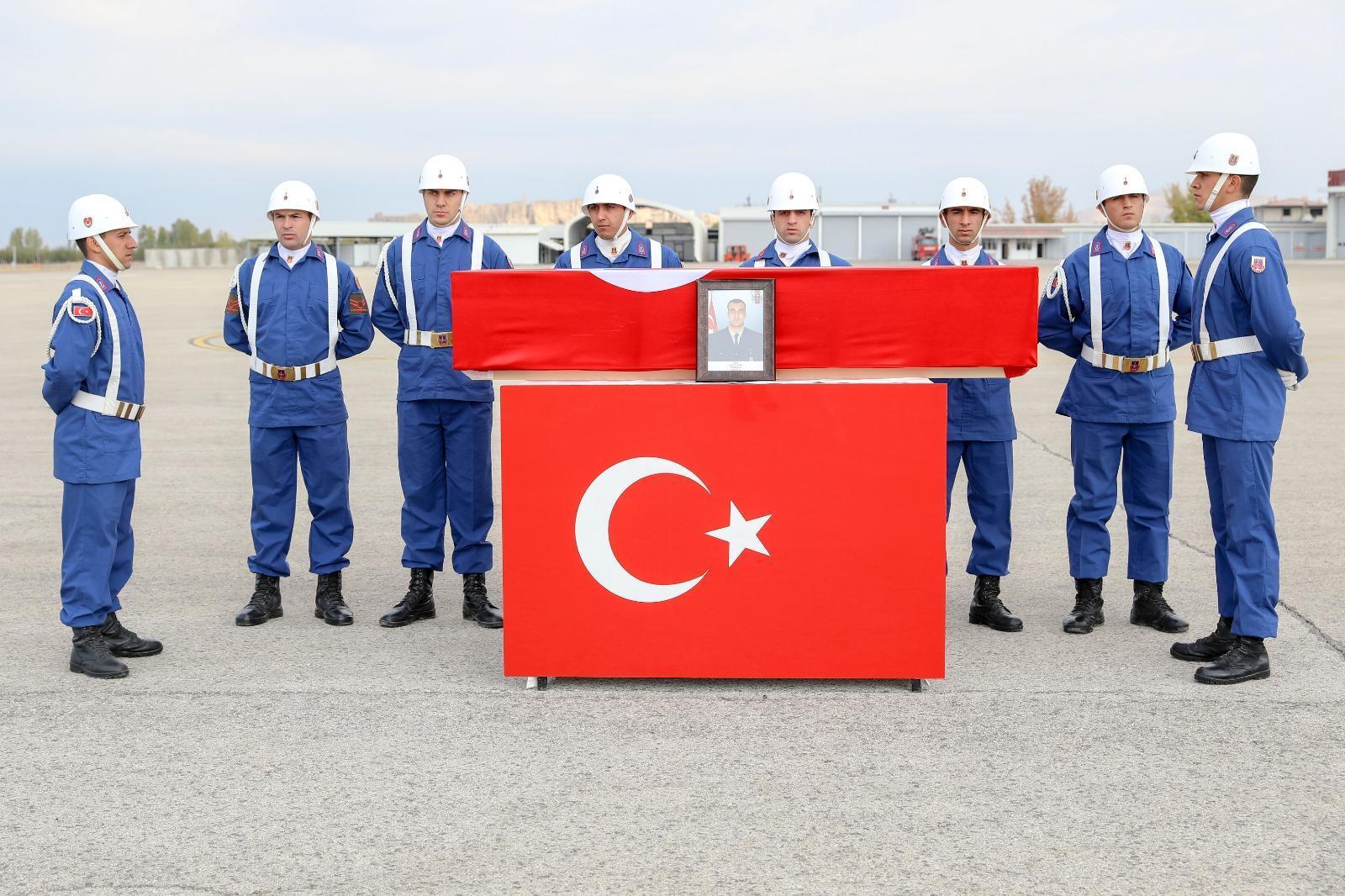 Vanda askeri araca teröristler sınırdan ateş açtı: 1 şehit, 2 yaralı