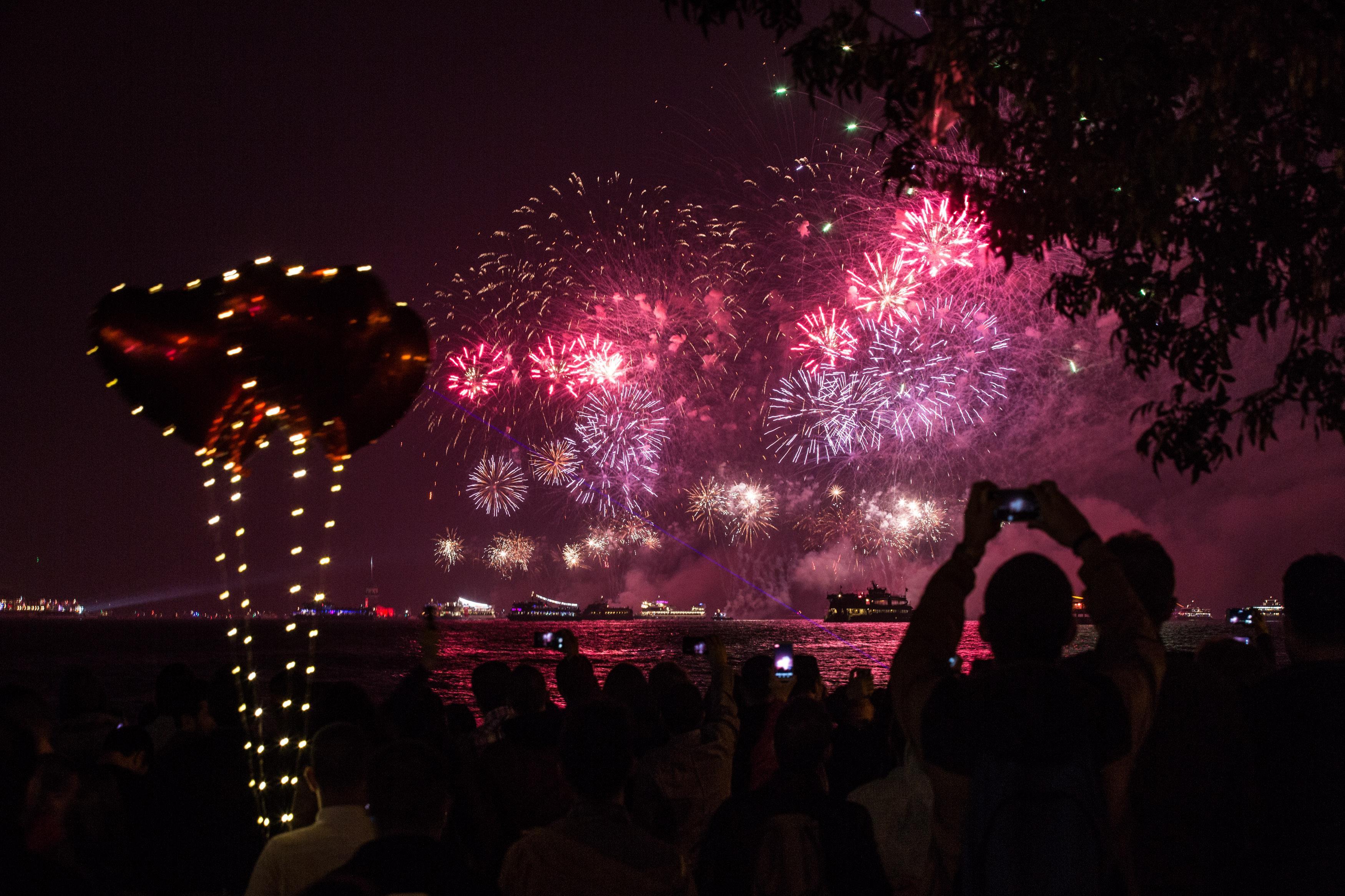 Tüm yurtta 29 Ekim coşkusu Yaşasın Cumhuriyet