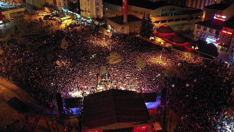 Tüm yurtta 29 Ekim coşkusu Yaşasın Cumhuriyet