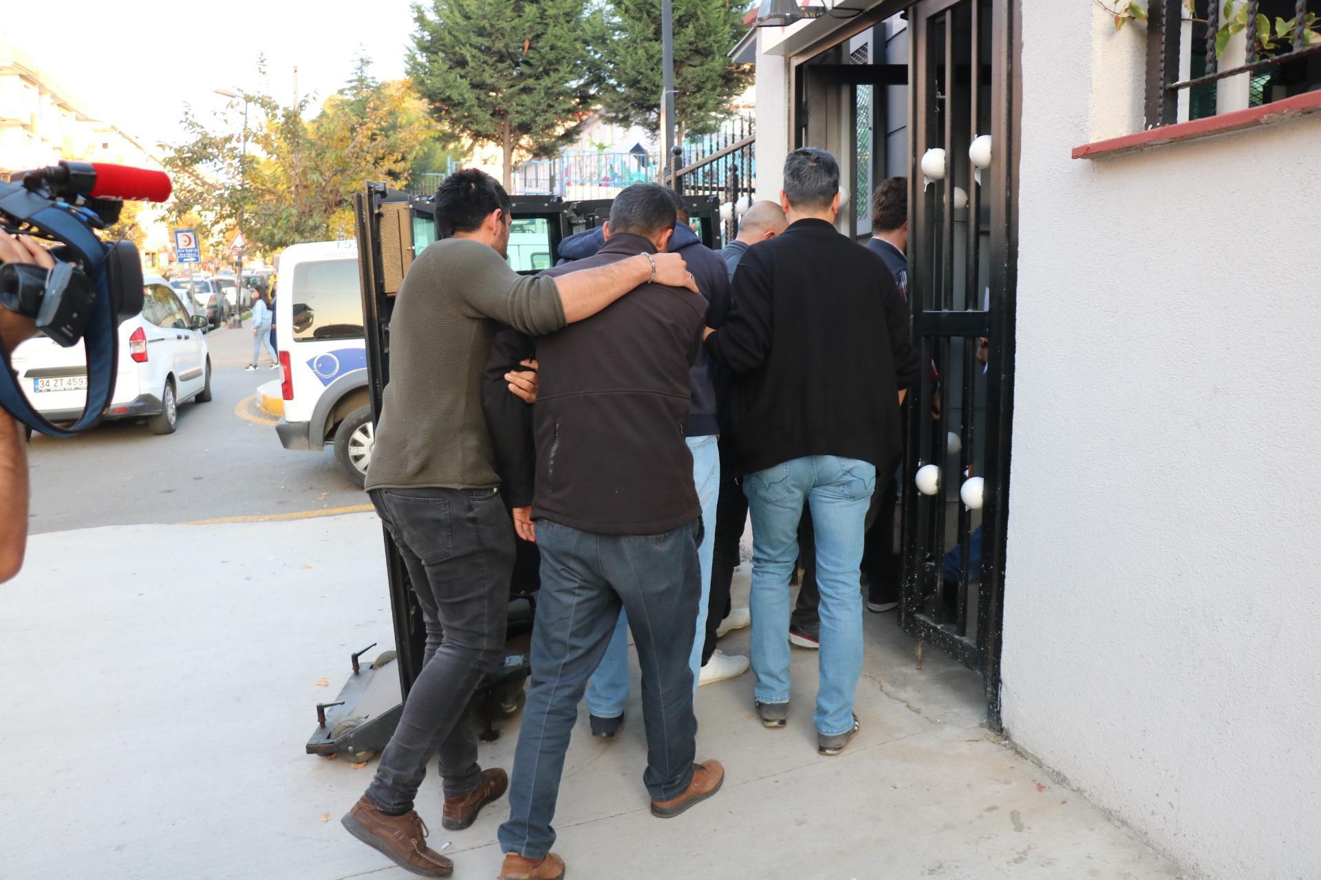 Pendikte düğün davetlisi baba ve iki oğluna silahlı saldırı: 1 ölü 2 yaralı