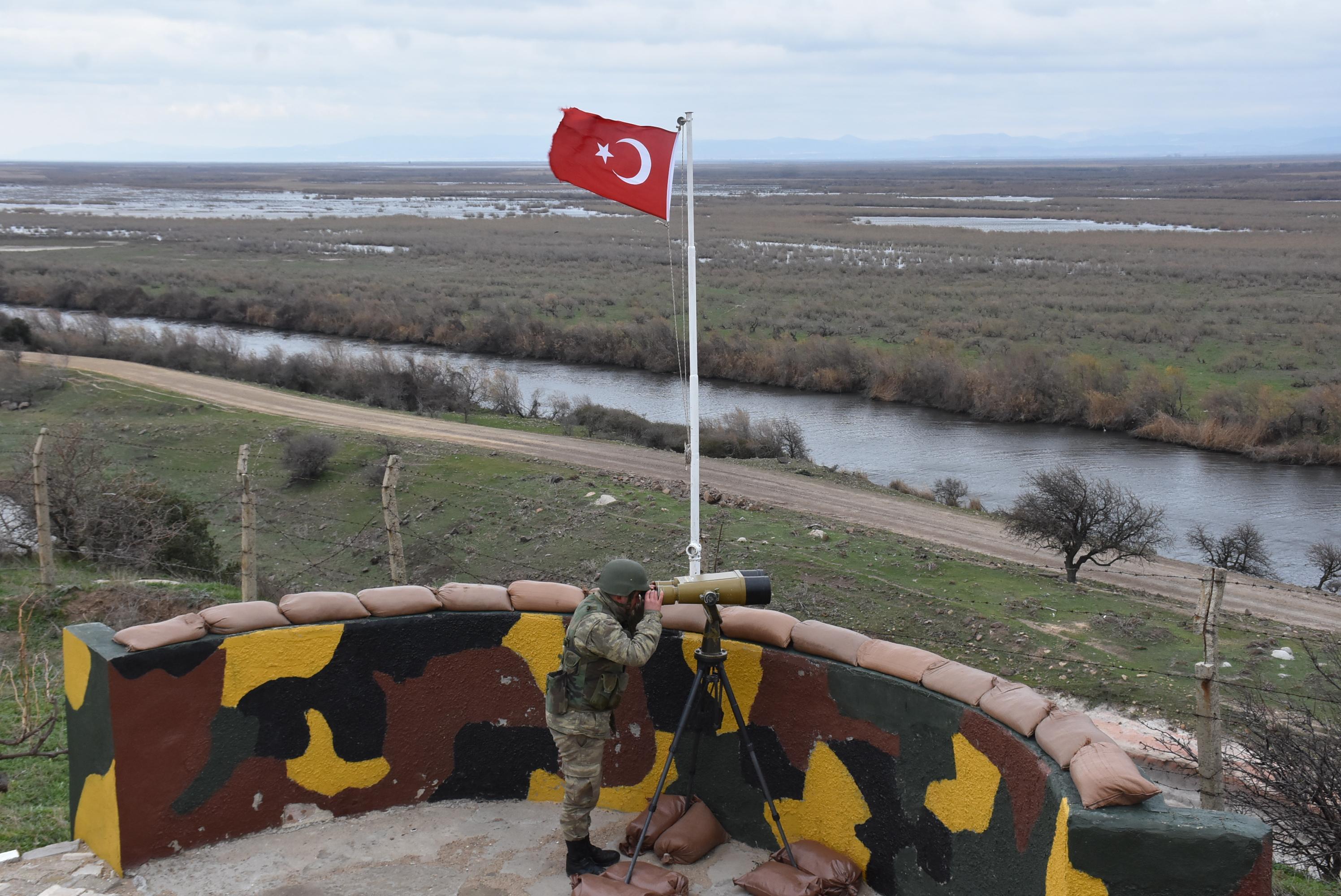 Mehmetçik yeni yıla böyle girdi: Gözünüz arkada kalmasın