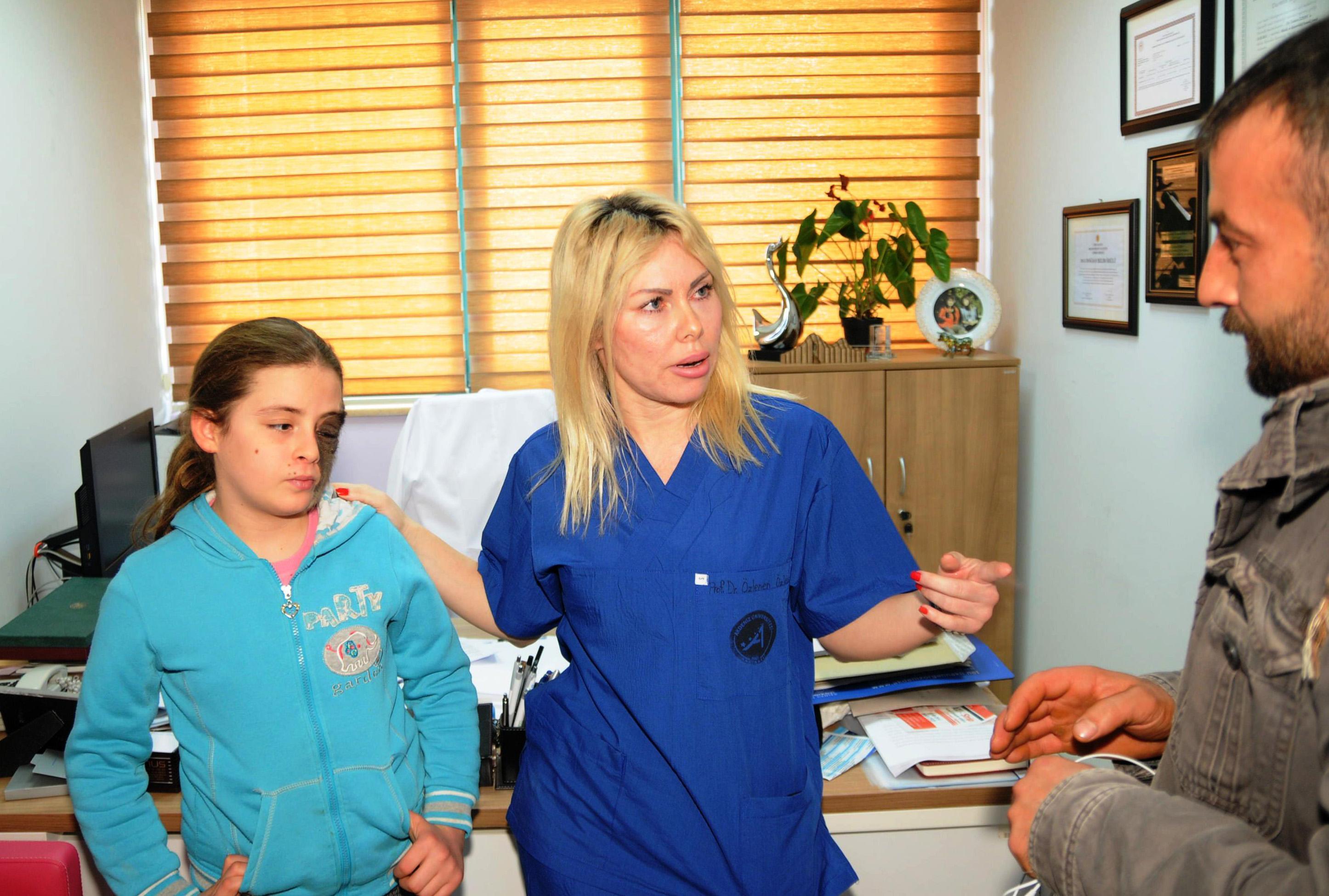 Yüzünde dev ben olan Nazlı, AÜ Hastanesinde tedavi olacak