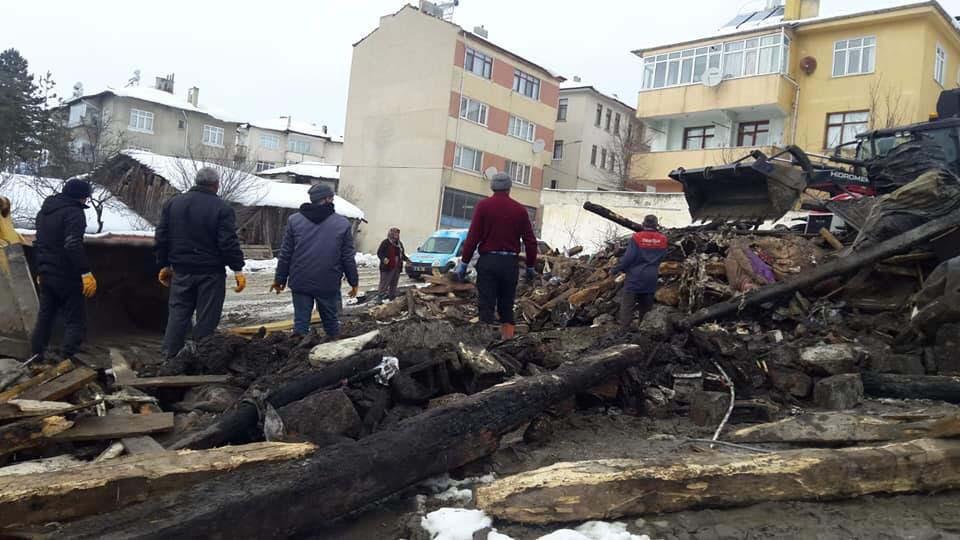 Yanan evde yanmamış iki Kuran-ı Kerim bulundu