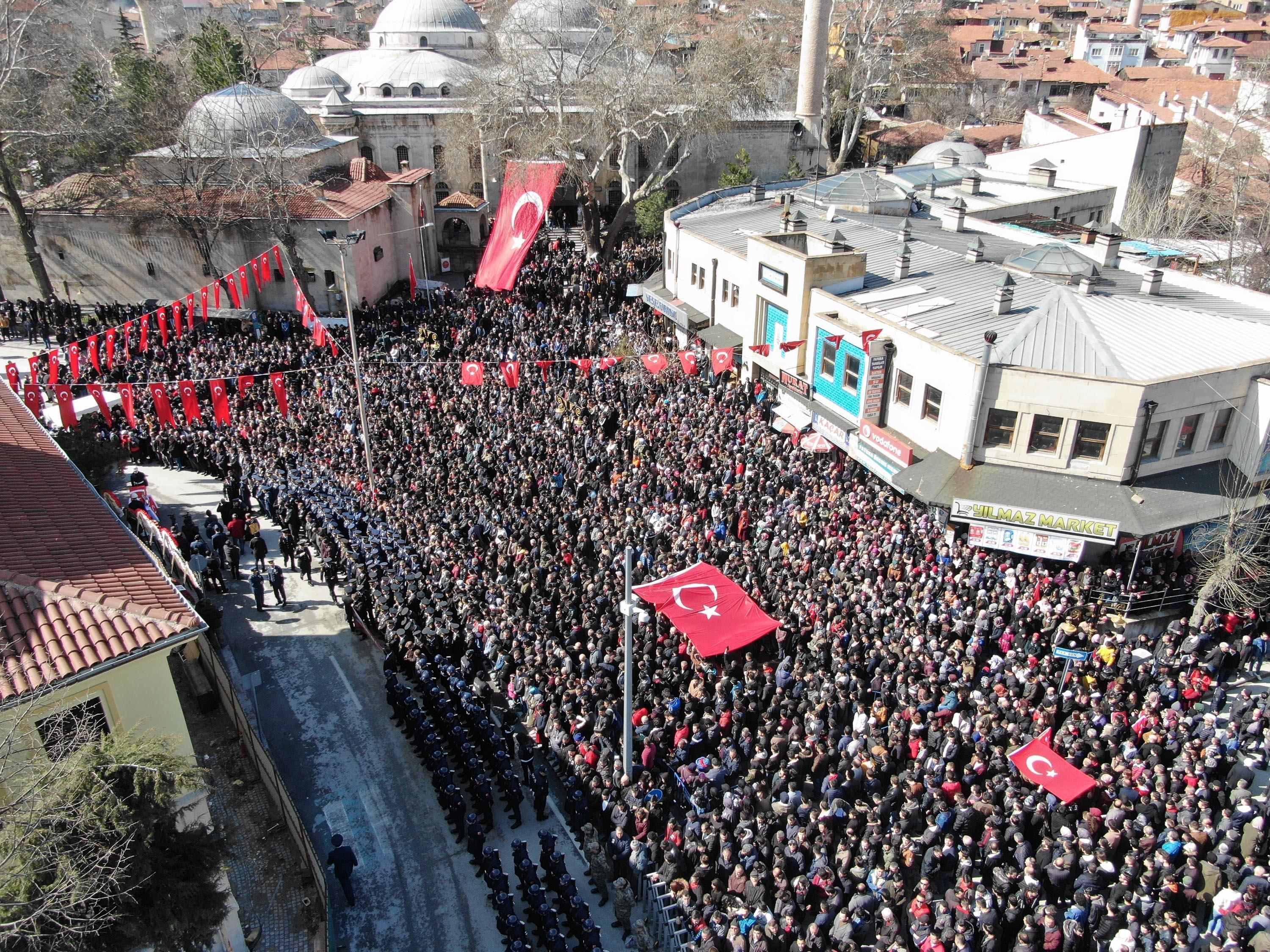 Şehit Uzman Onbaşı Gülaştıya yeğeninden asker selamı ile veda