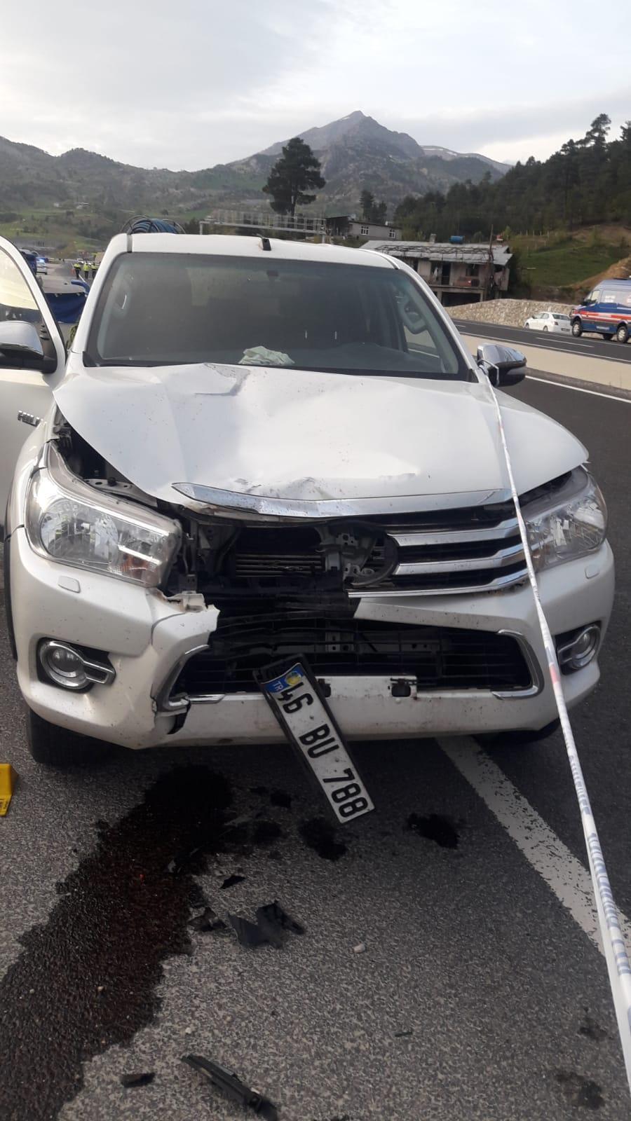 Kamyonetin çarptığı genç hayatını kaybetti