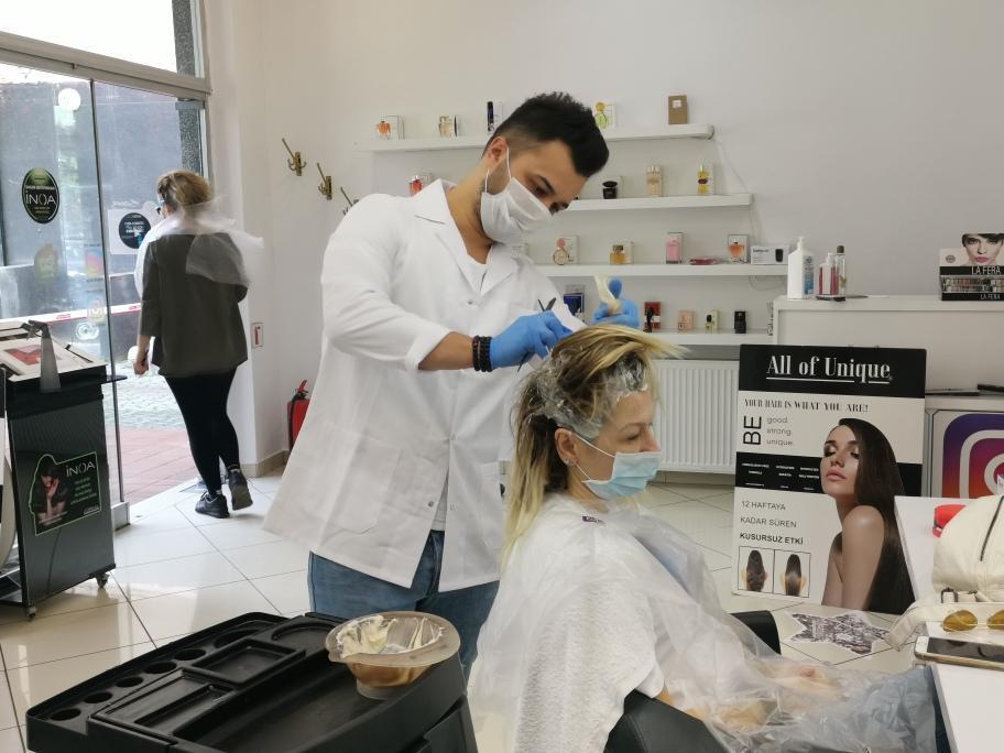 Berber ve kuaförler hizmete başladı