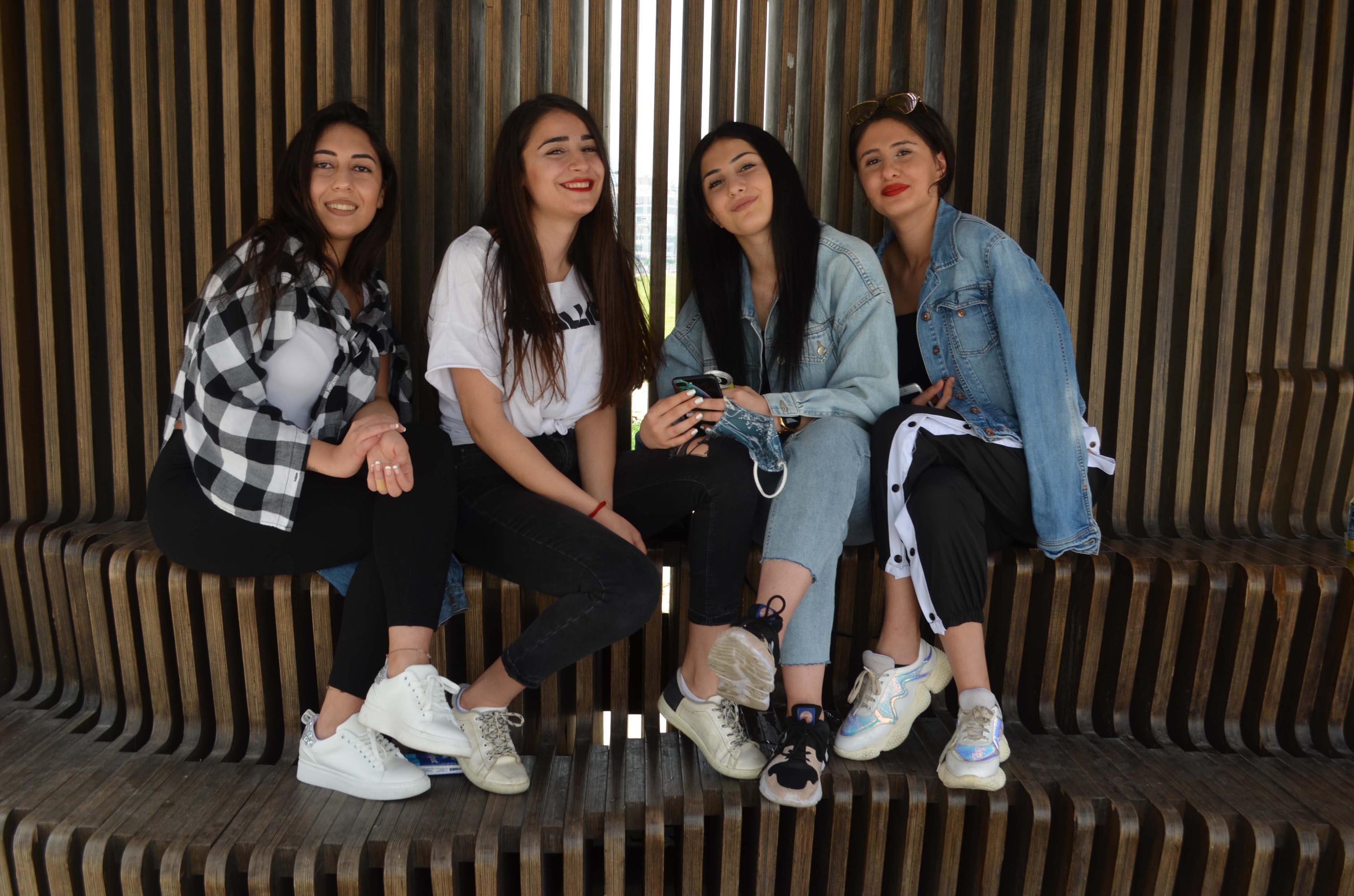 42 gün sonra sokağa çıktılar