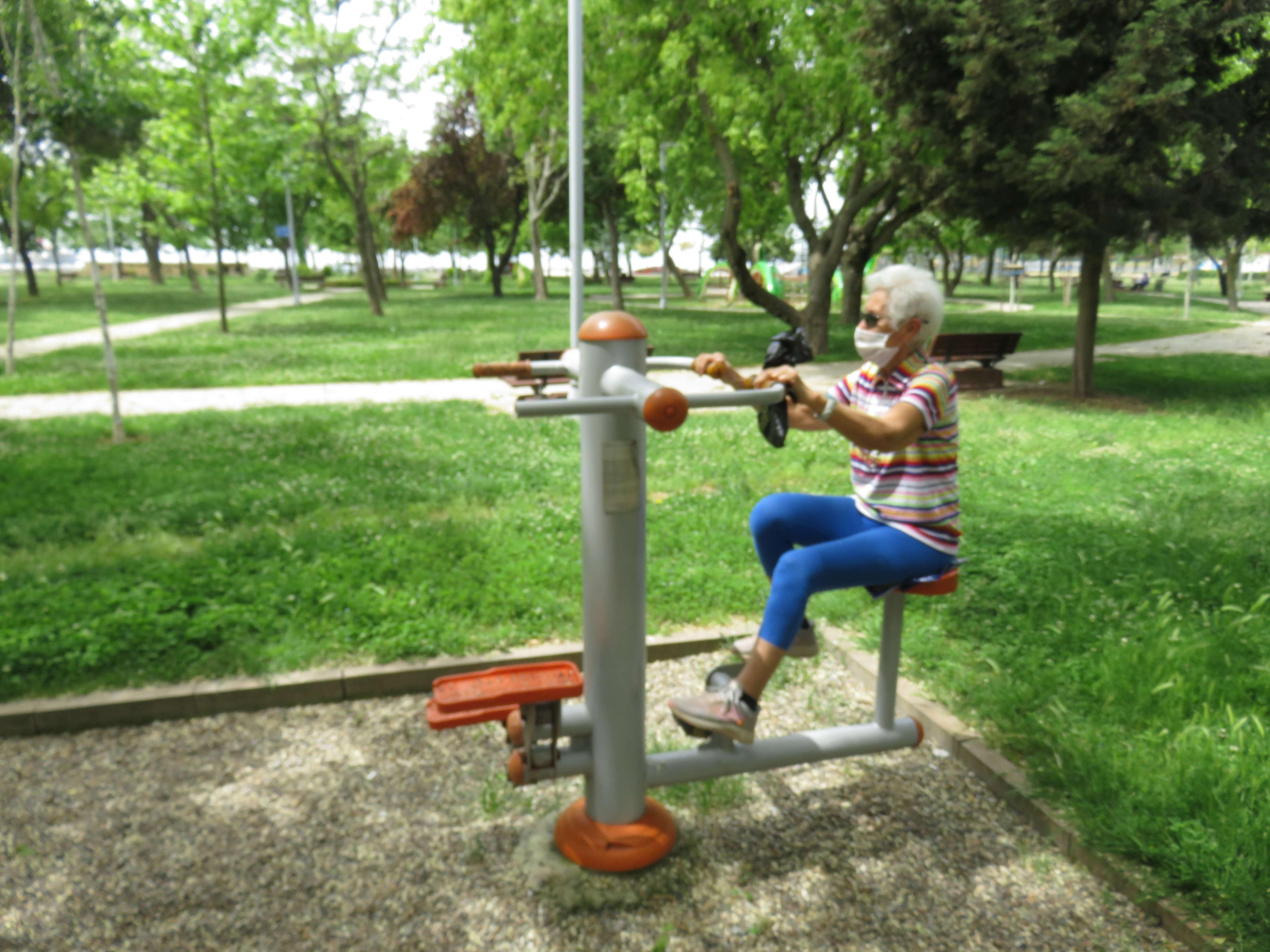 65 yaş ve üzeri sokağa çıktı