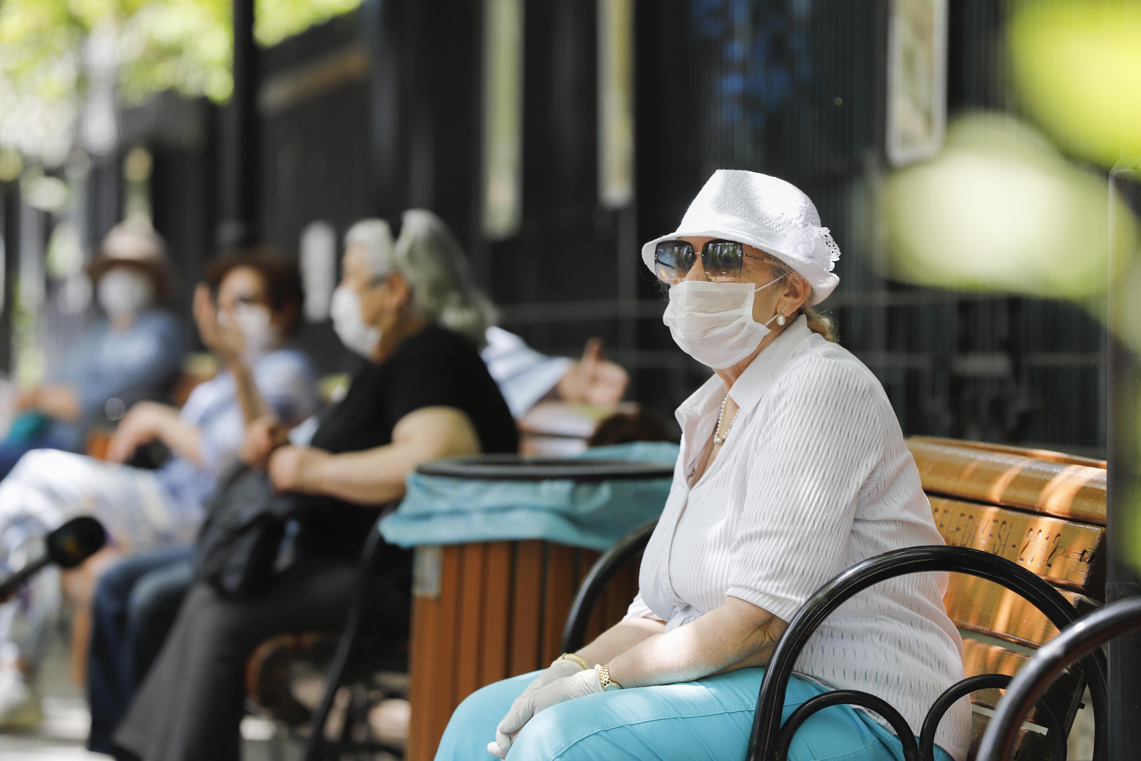 65 yaş ve üzeri sokağa çıktı