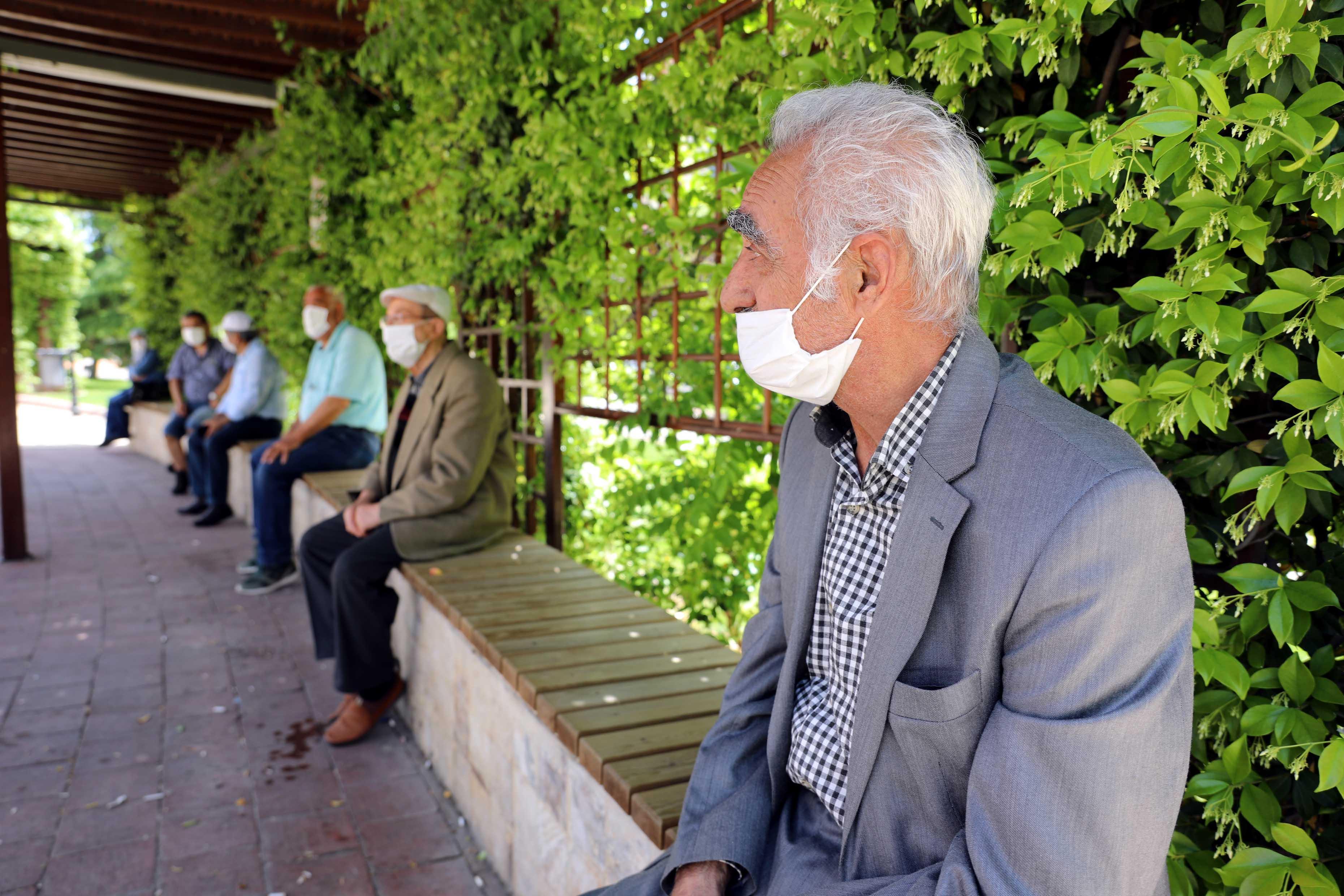 65 yaş ve üzeri sokağa çıktı