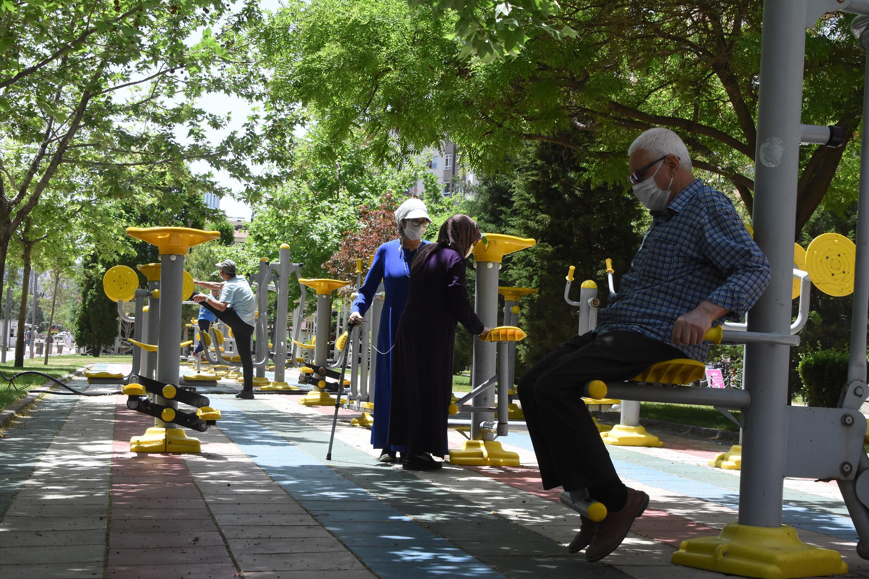 65 yaş ve üzeri sokağa çıktı