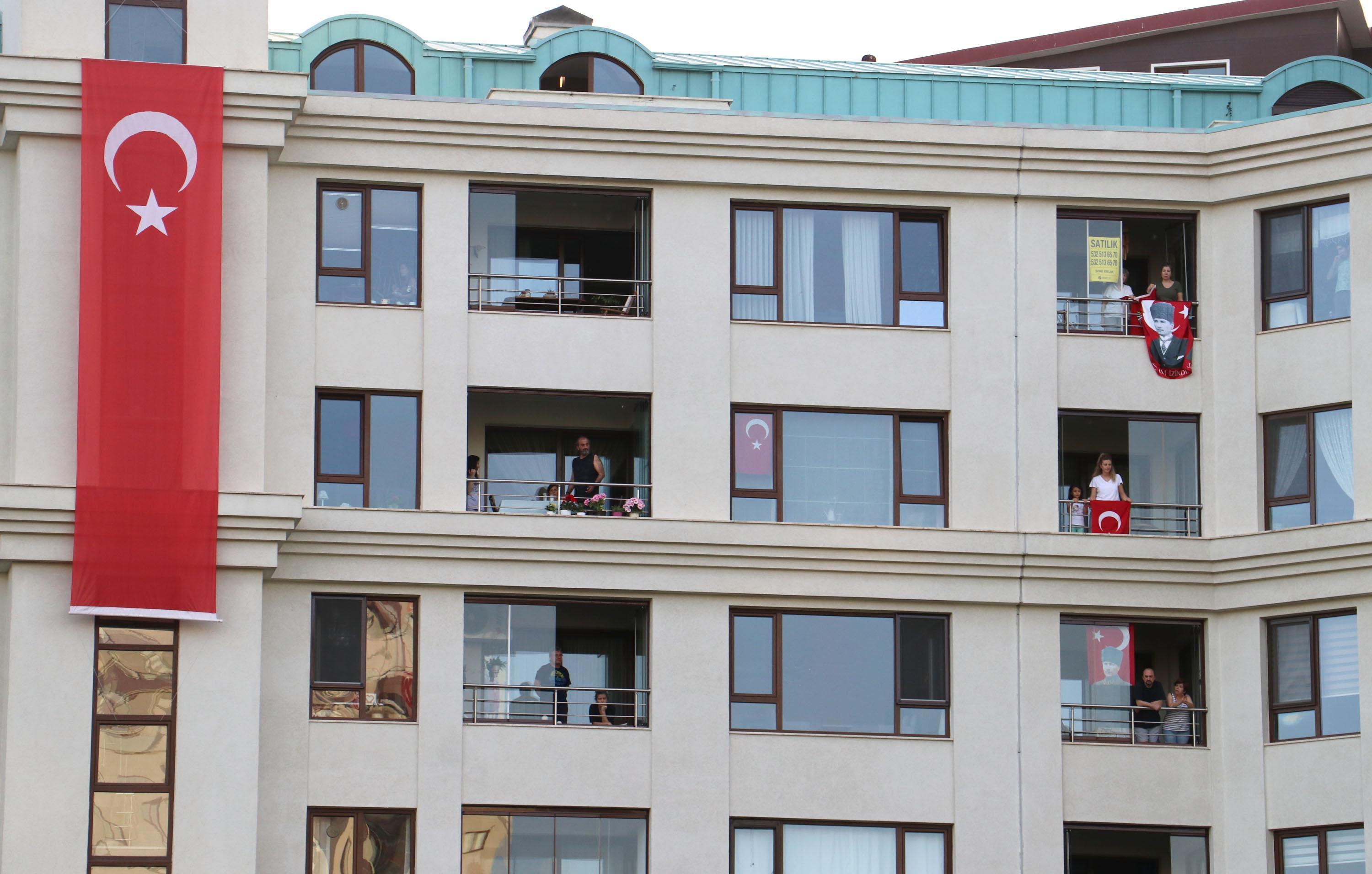 Tüm Türkiye saat 19:19da  tek yürek İstiklal Marşını okudu