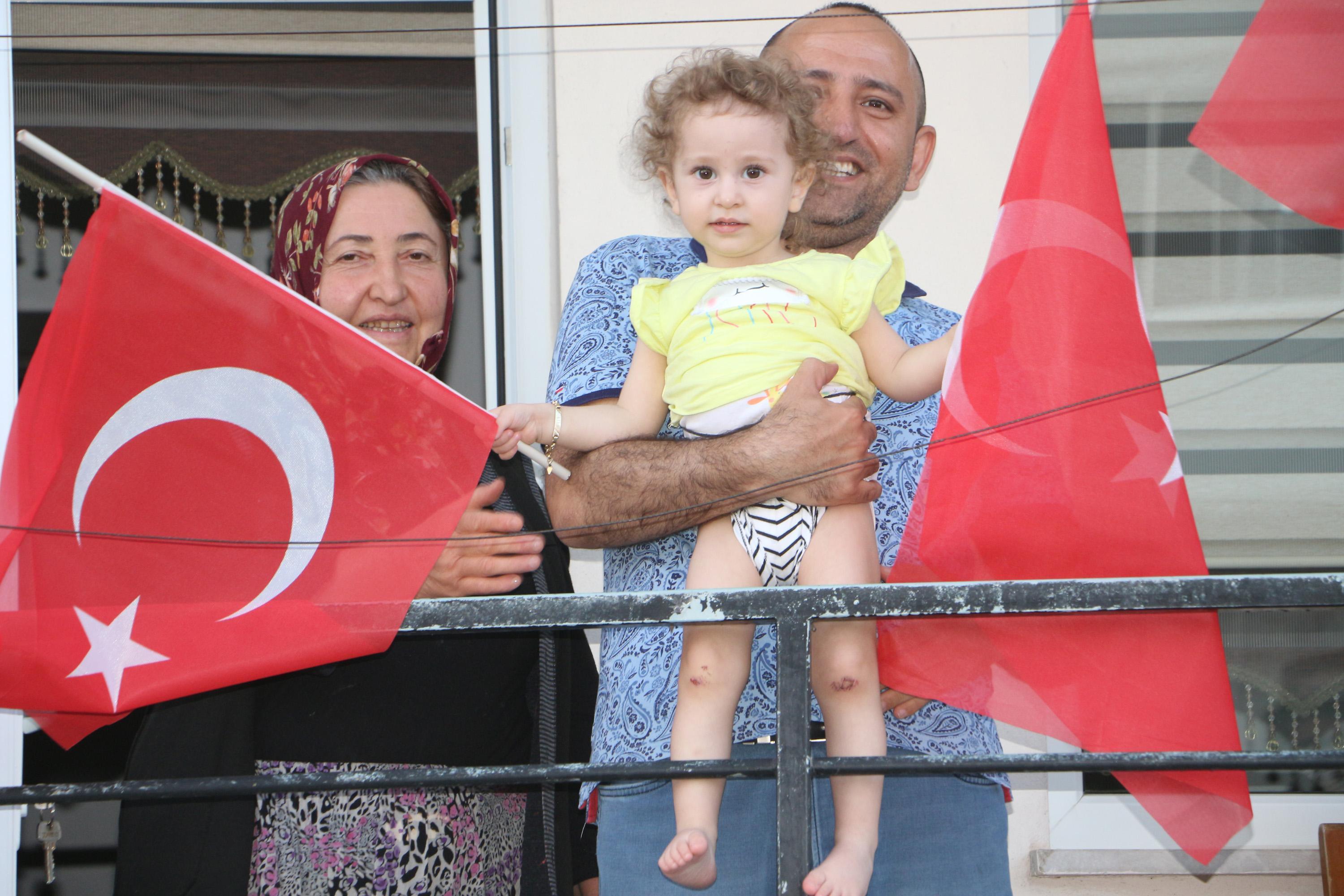Tüm Türkiye saat 19:19da  tek yürek İstiklal Marşını okudu
