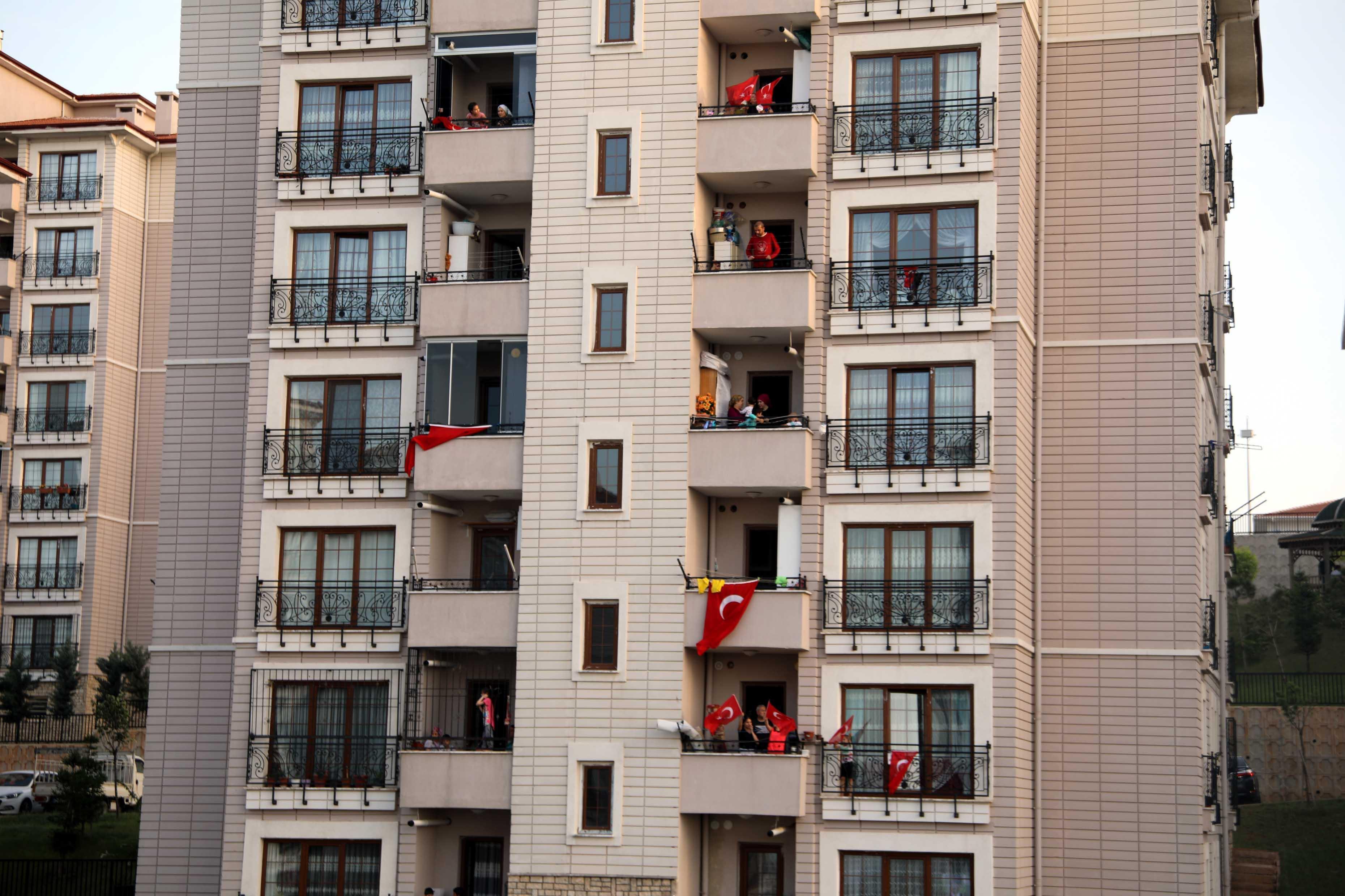 Tüm Türkiye saat 19:19da  tek yürek İstiklal Marşını okudu