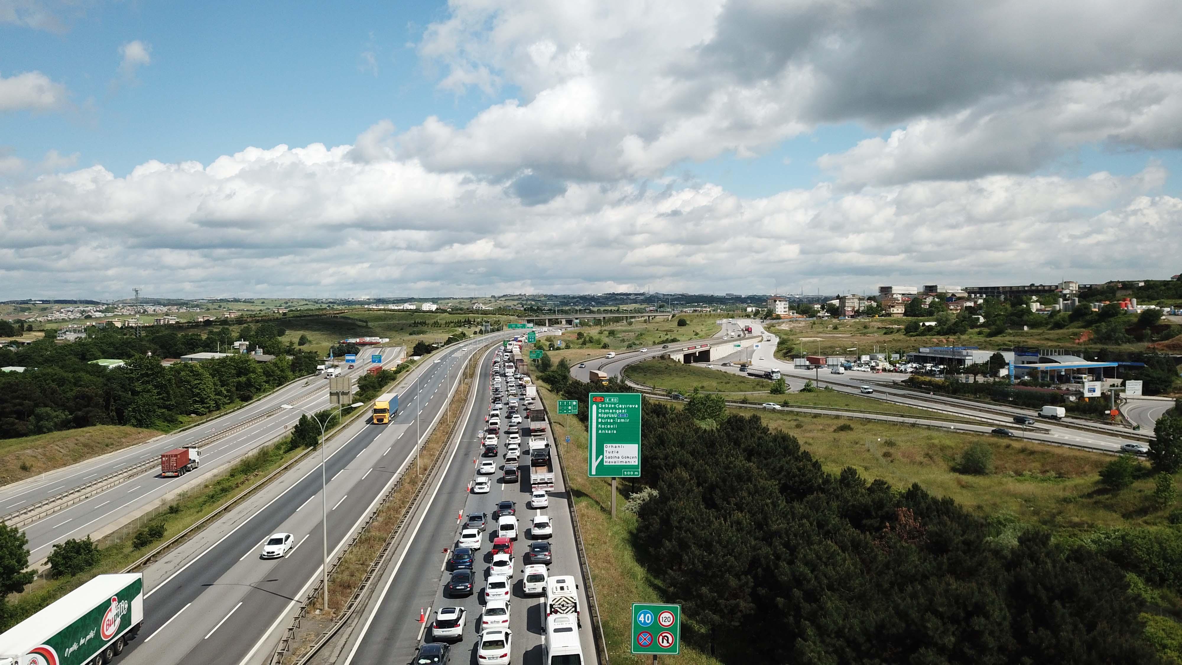 Seyahat izni verilen 65 yaş üstü vatandaşların yolculuğu sürüyor