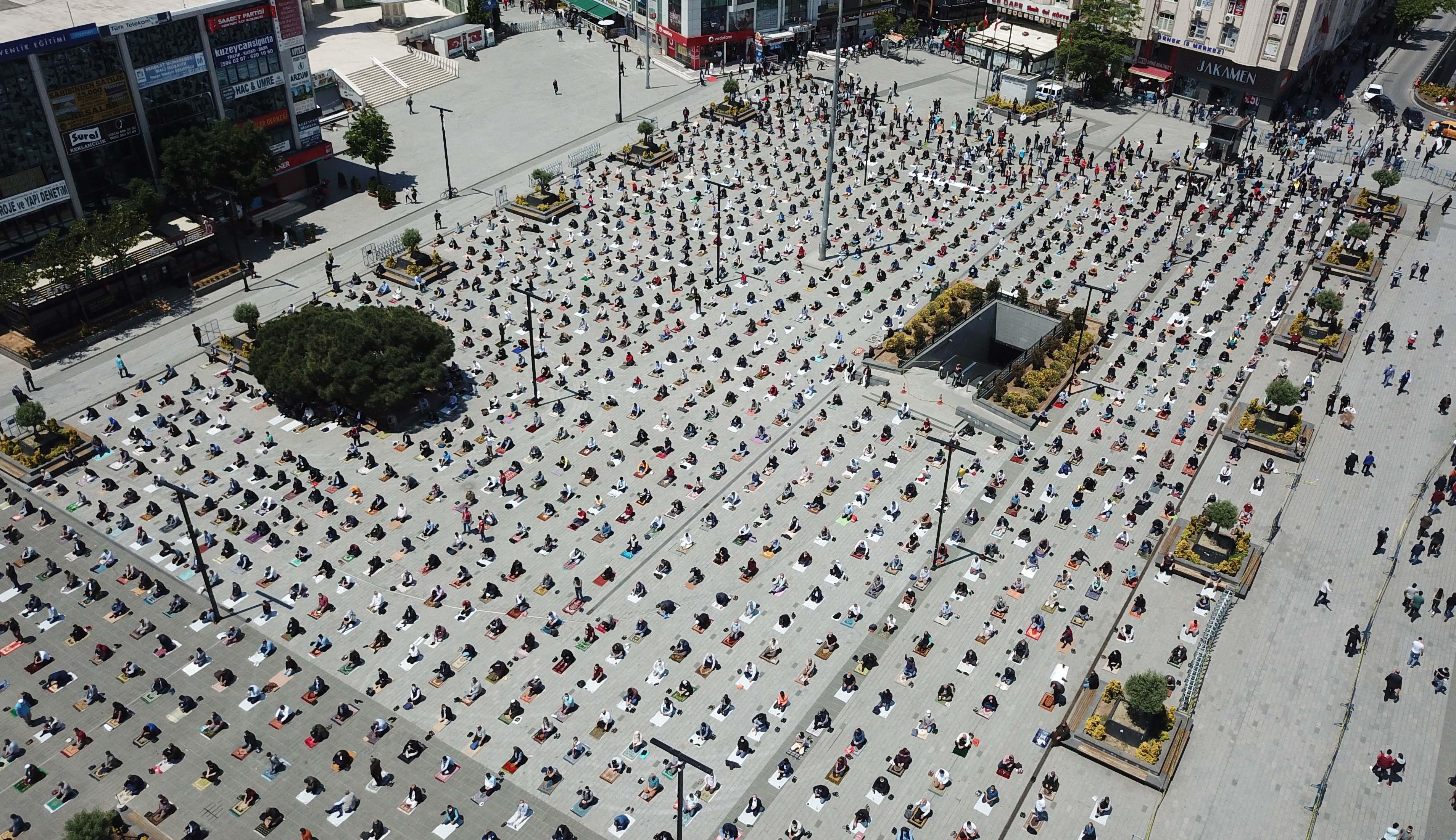 74 gün sonra ilk Cuma namazı