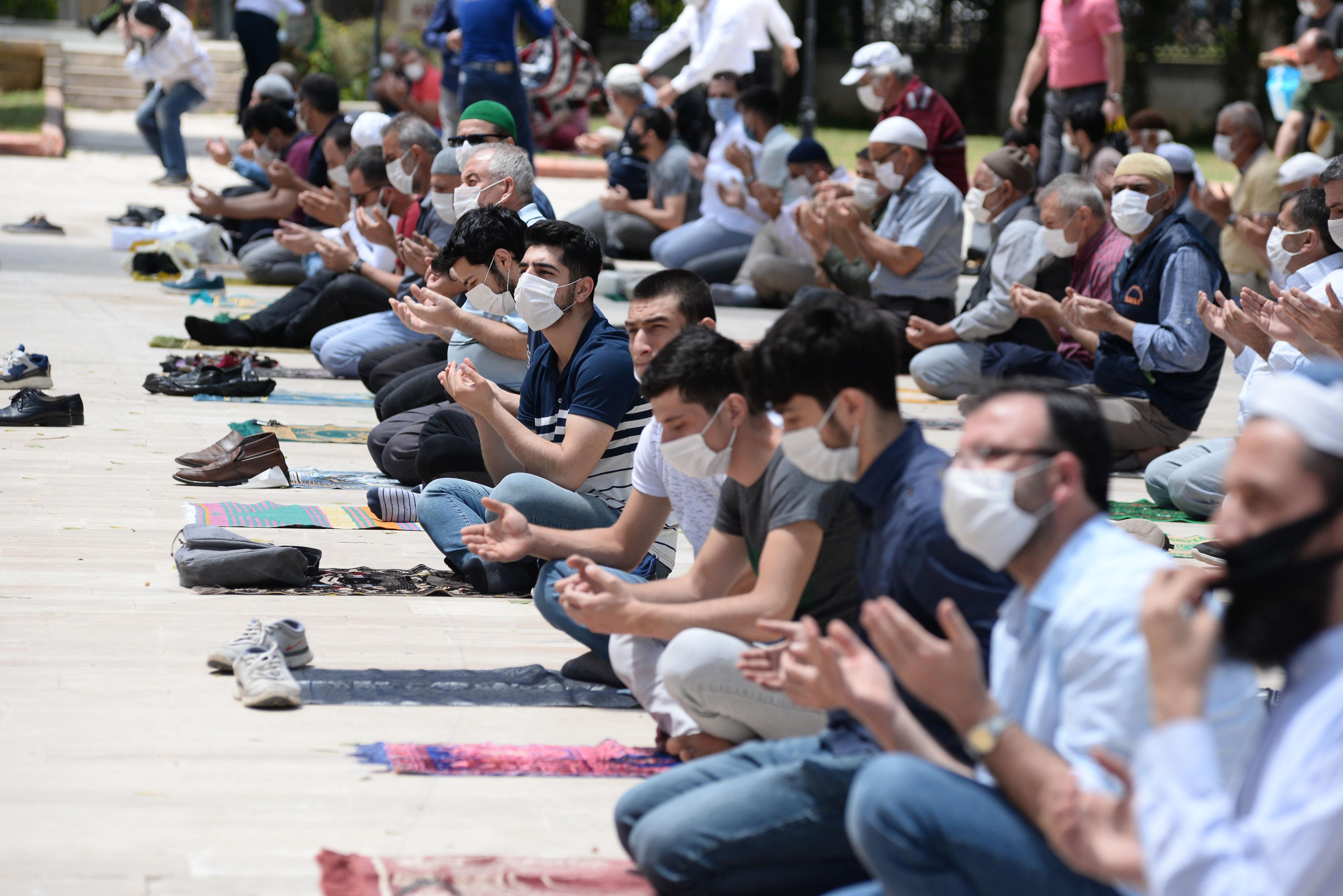 74 gün sonra ilk Cuma namazı