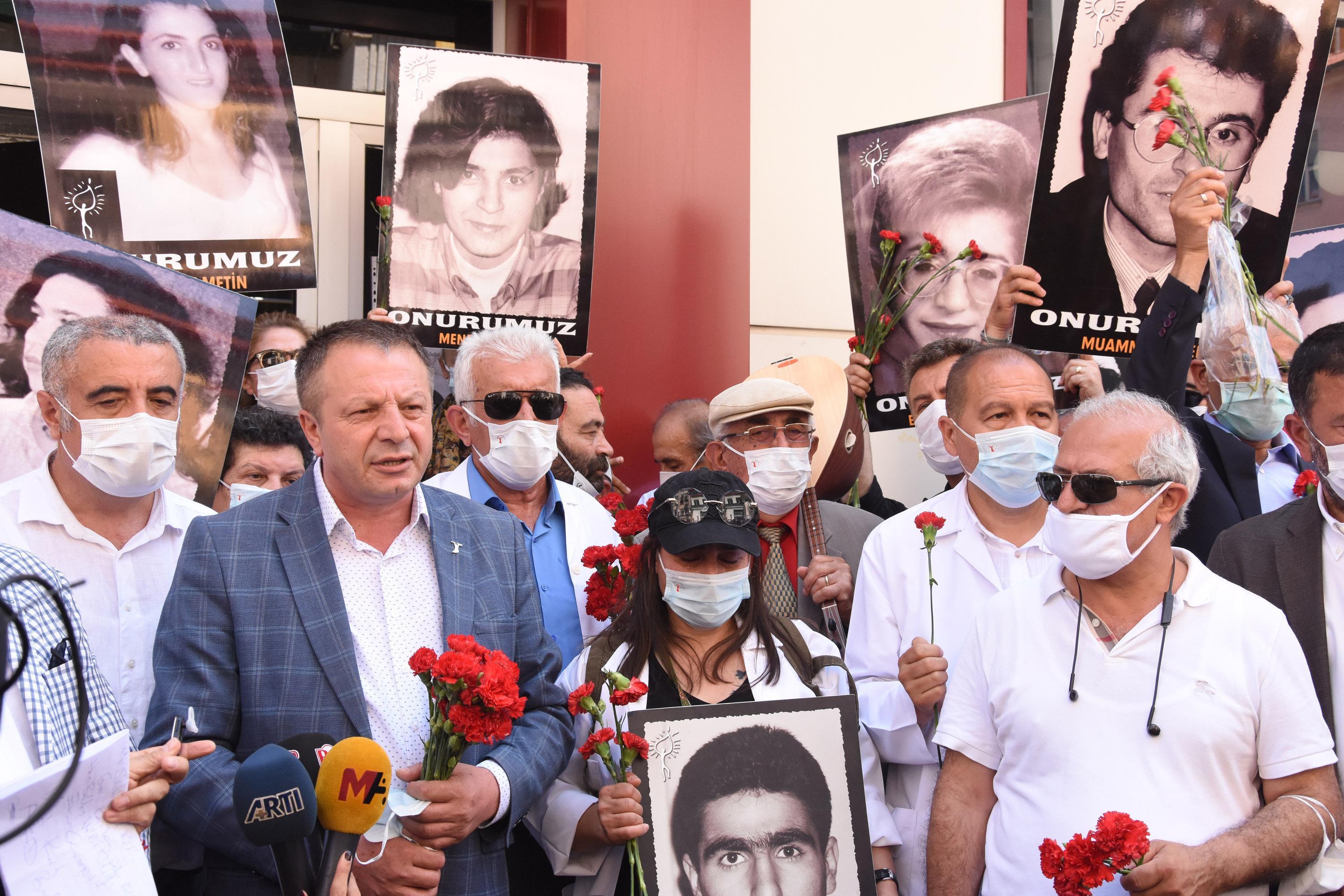 Sivasta 2 Temmuzun 27nci yılında, hayatını kaybedenler anıldı