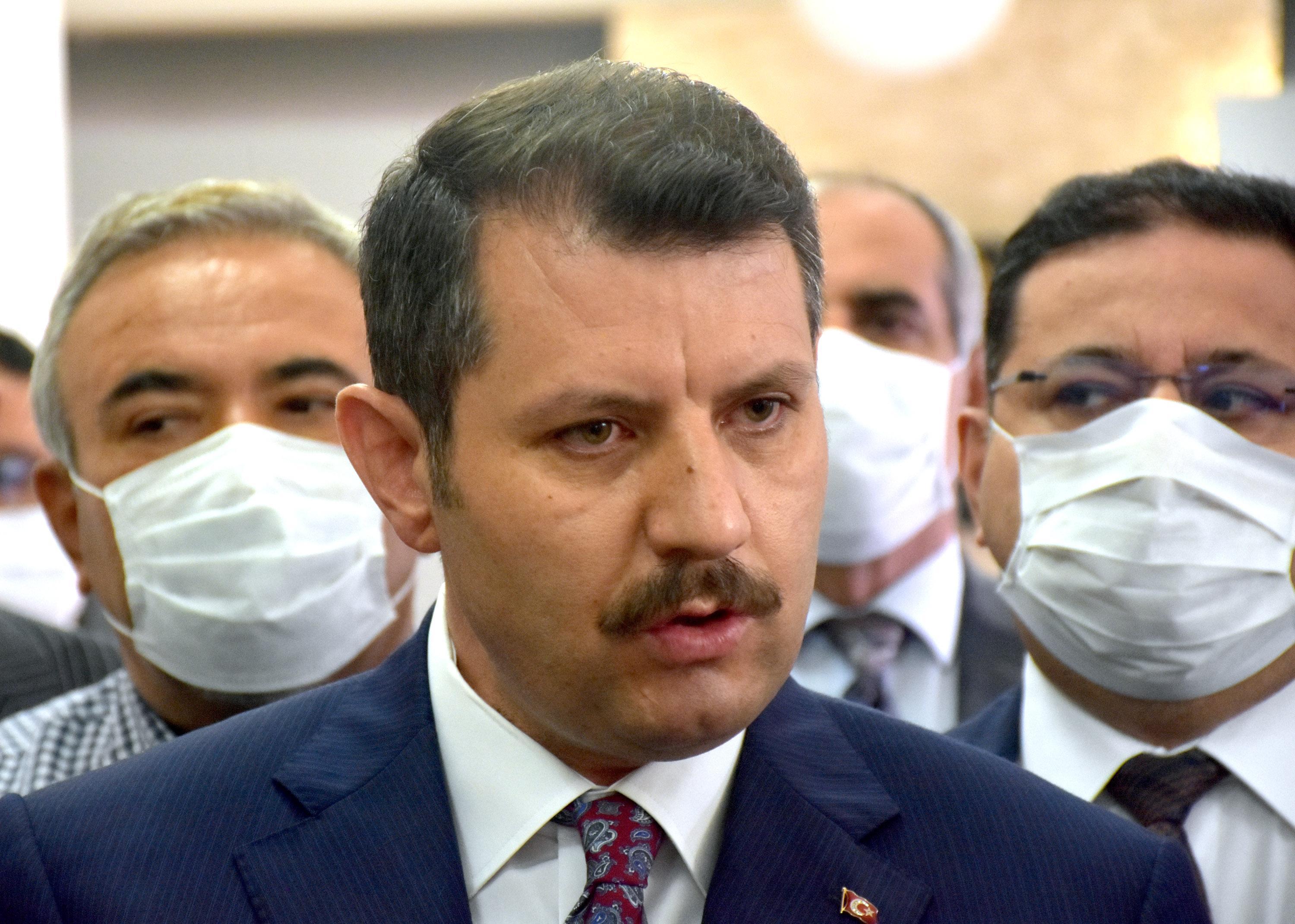 Sivasta 2 Temmuzun 27nci yılında, hayatını kaybedenler anıldı