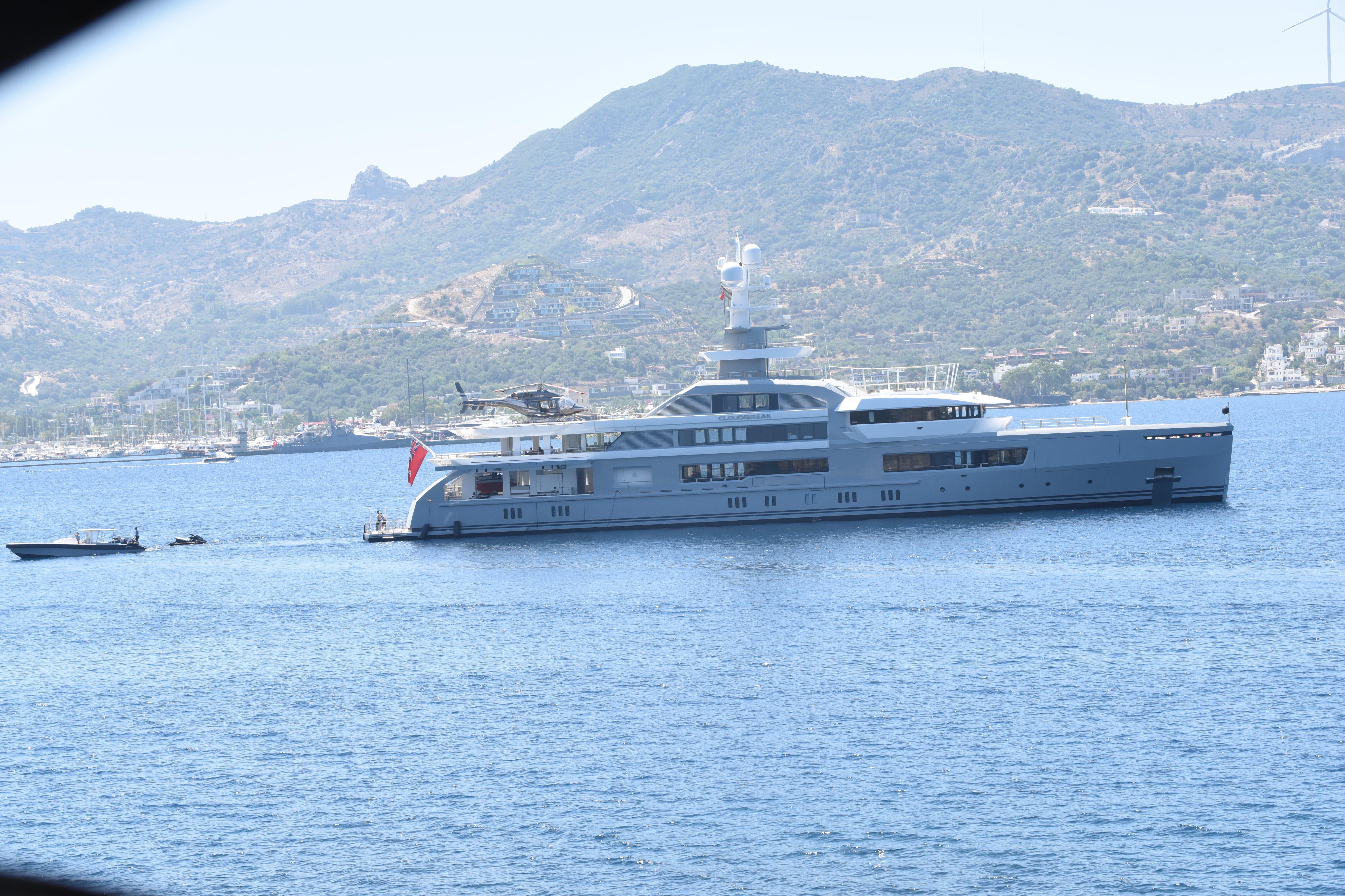 Rus milyarder plaj kapattı, 1 günde 100 bin TL harcadı