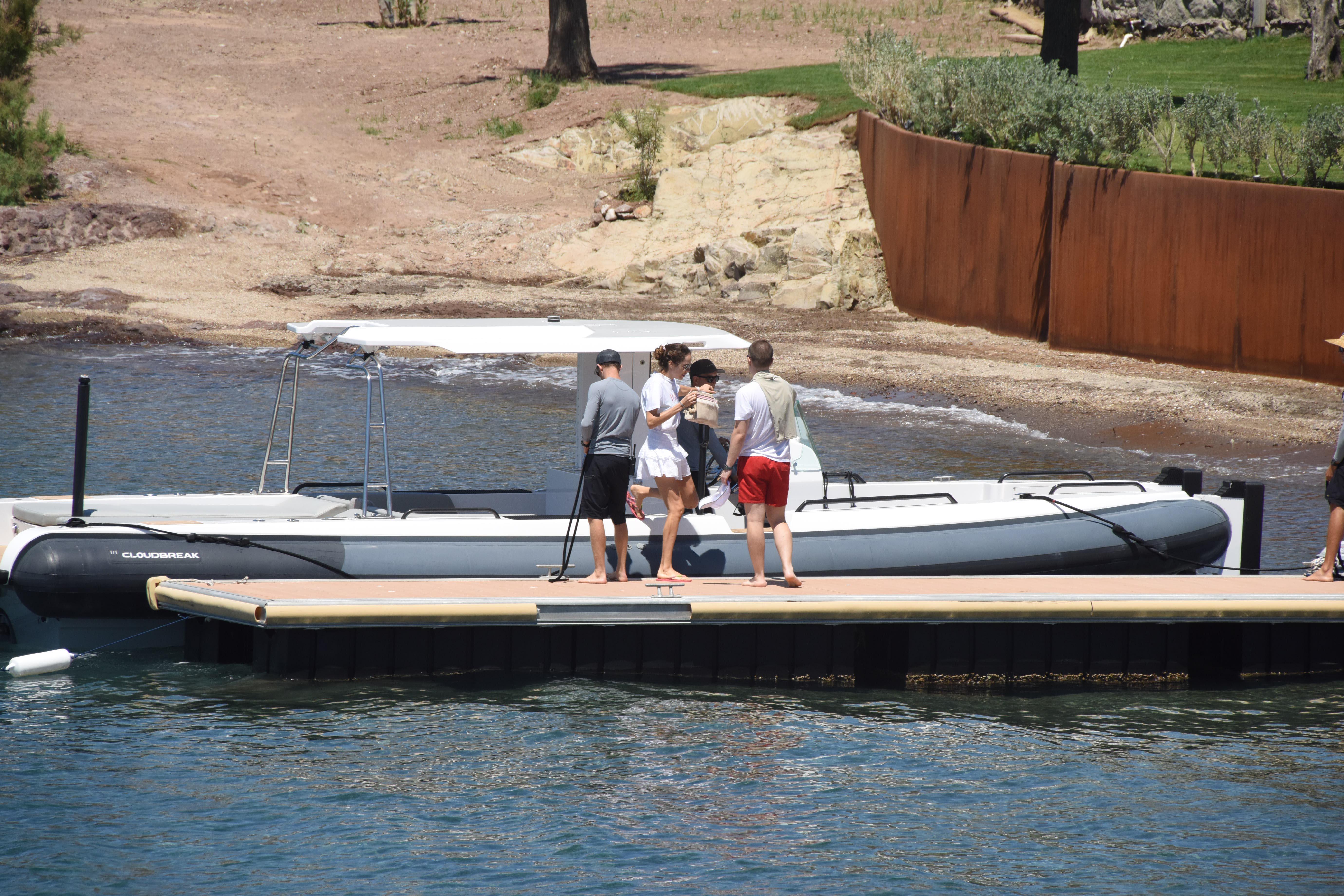 Rus milyarder plaj kapattı, 1 günde 100 bin TL harcadı