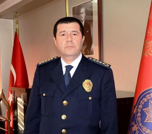 Araç kullanırken cep telefonuyla konuşan polise ceza