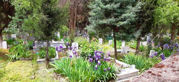 Çocukları telaş yaşamasın diye kendi mezarını kazdı