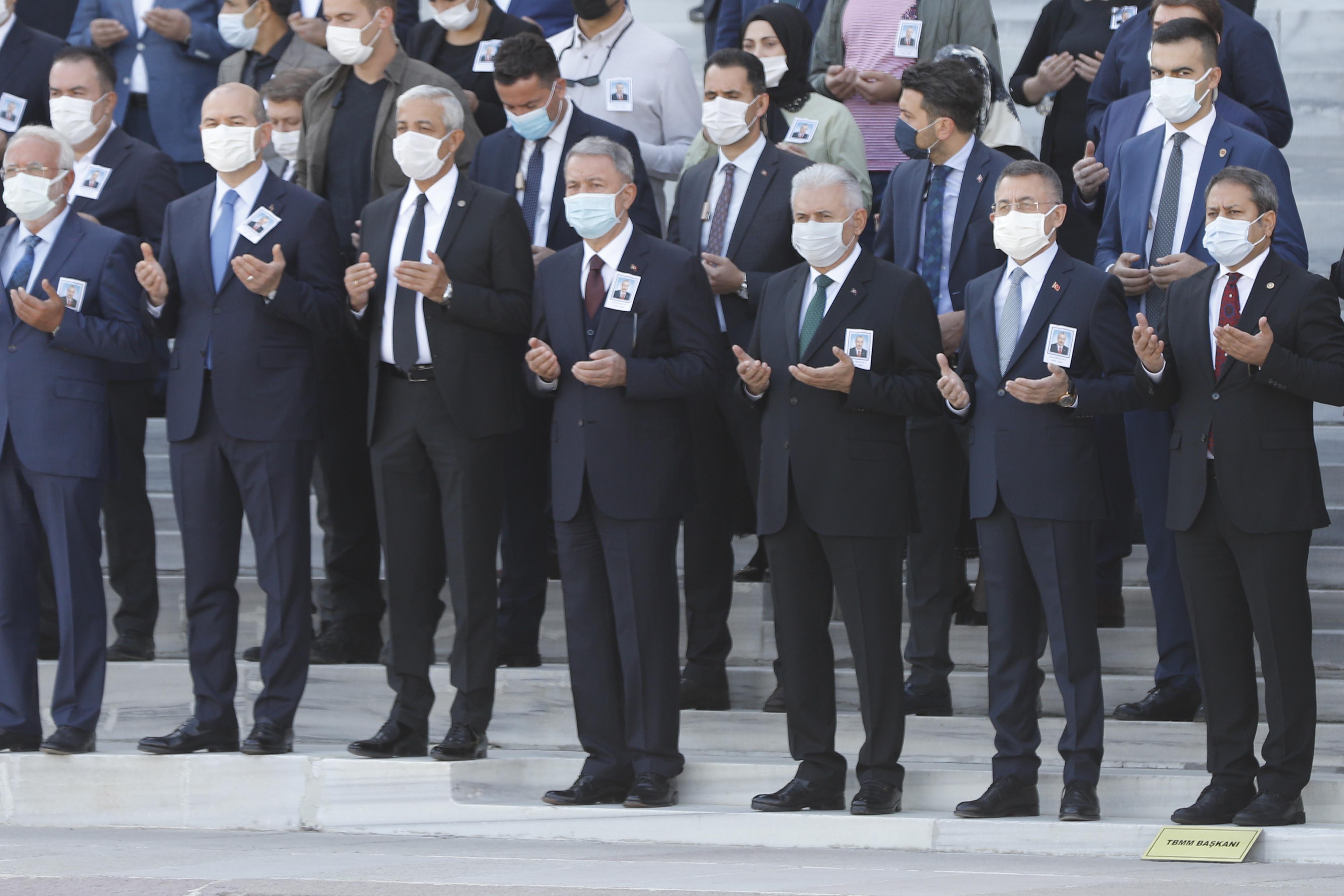 Eski Bakan Ergezen için TBMMde tören