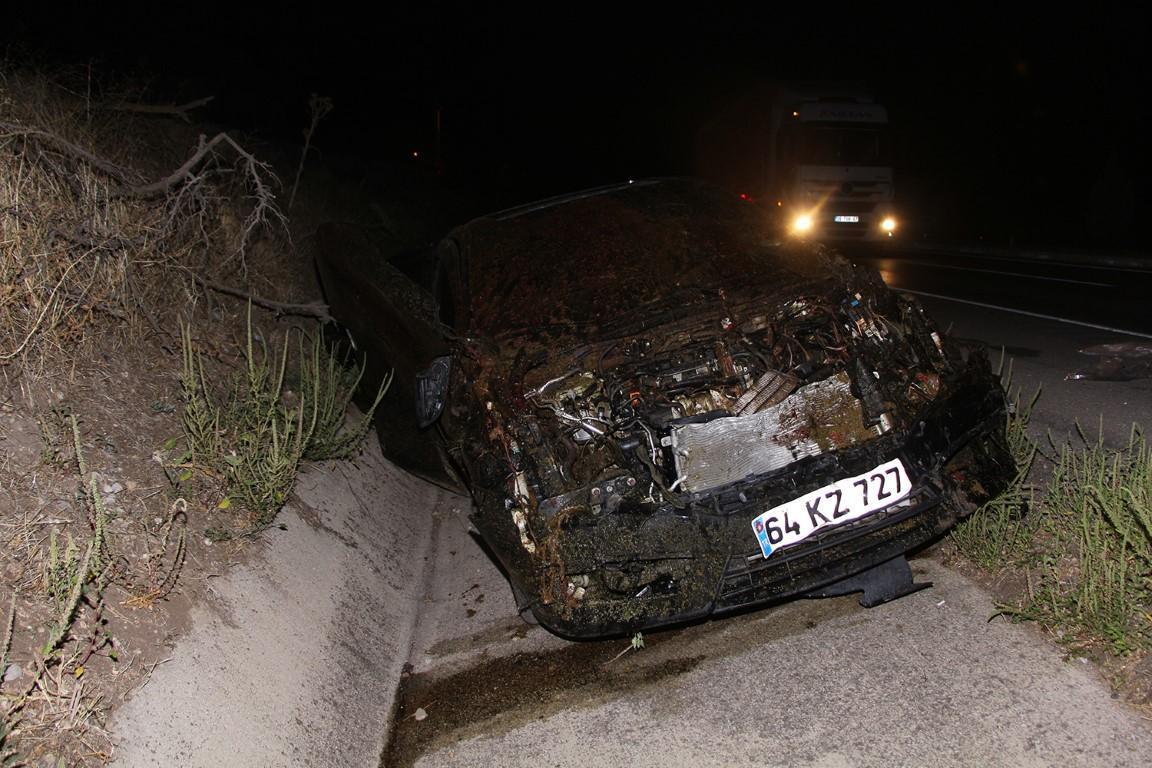Manisada iki otomobil D300 kara yolunda koyun sürücüne daldı: 7 yaralı, 15 koyun öldü