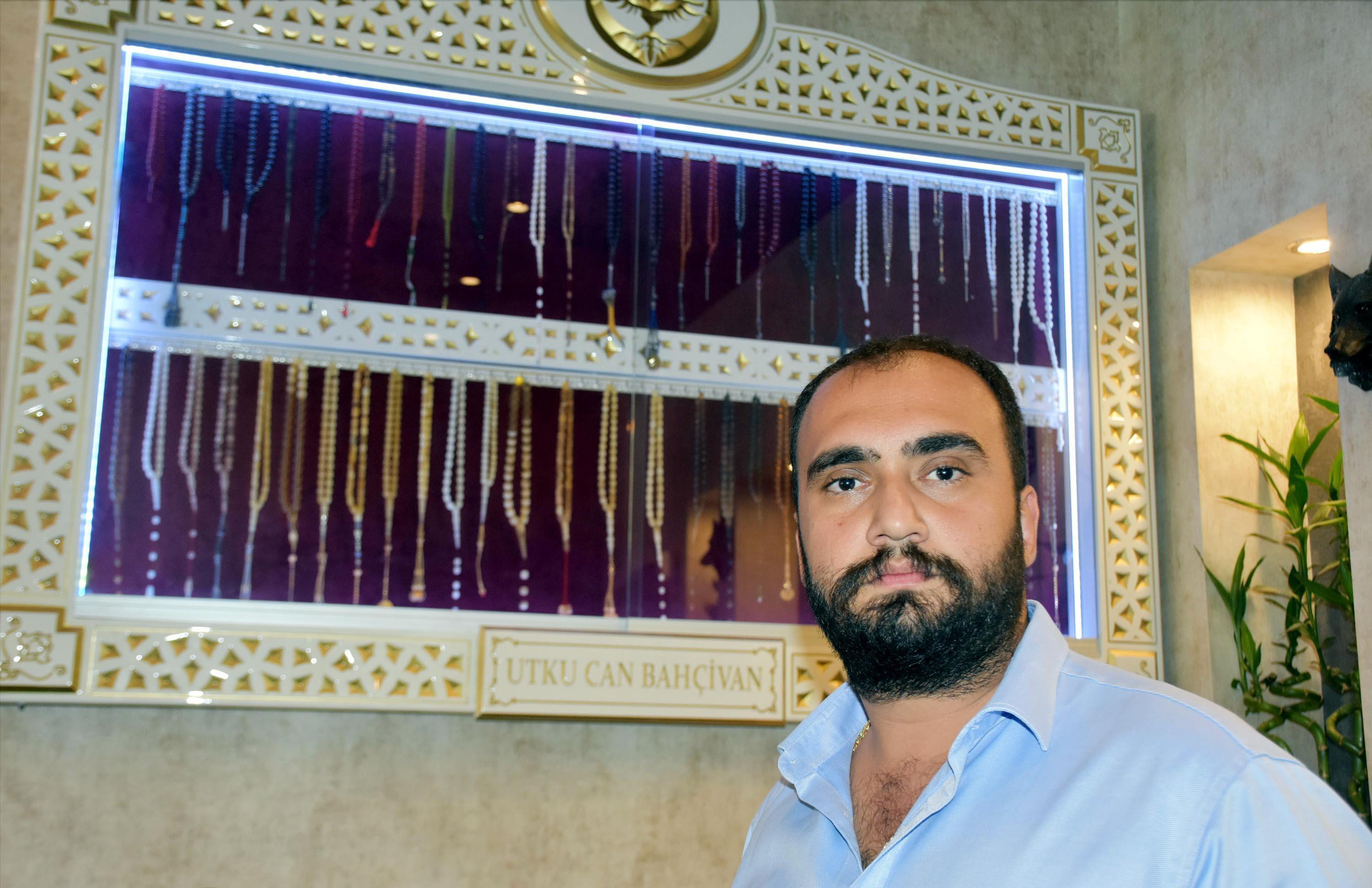 Tespih çekerek, tırnak eti yemekten kurtuldu