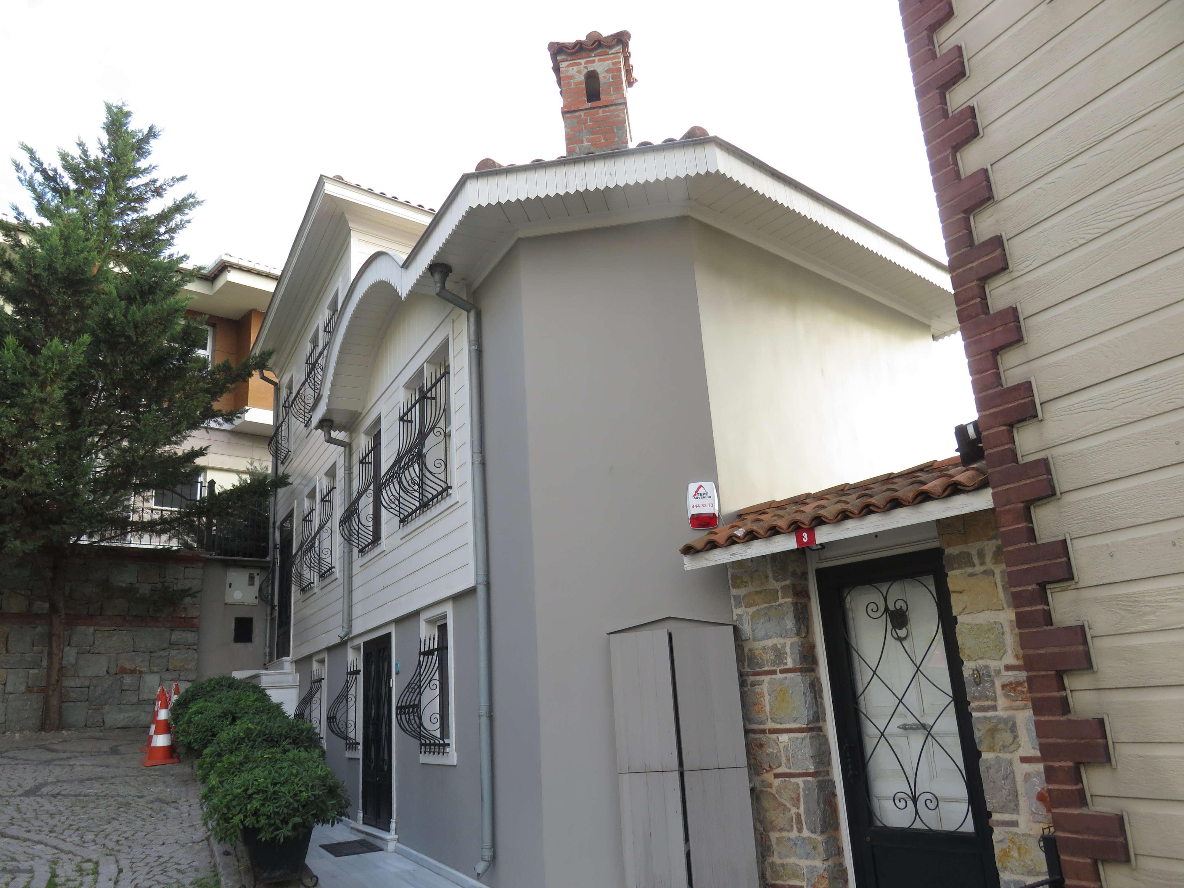 Can Dündarın el konulma kararı verilen Çengelköydeki evi görüntülendi