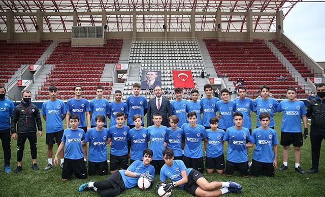 Bakan Kasapoğlu, Güngörendeki spor tesislerini inceledi