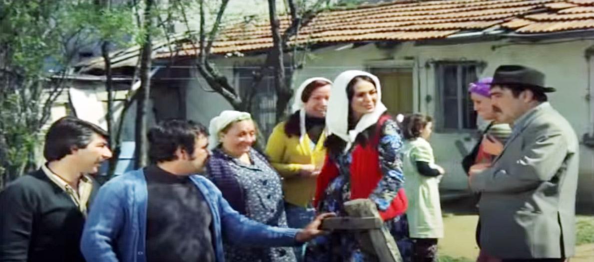 Belediye, Türkan Şorayın filminden esinlenerek gecekondu inşa etti