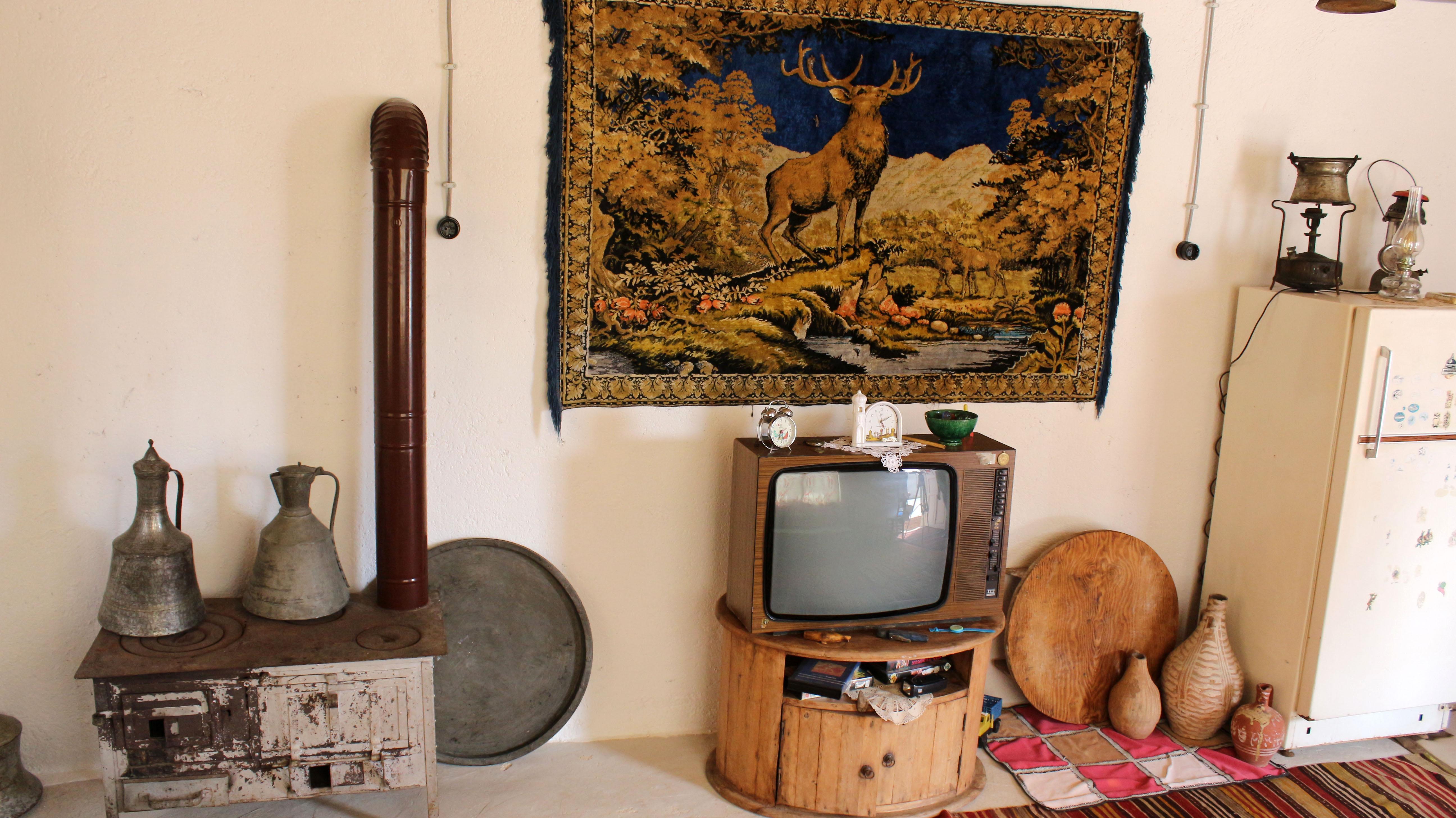 Belediye, Türkan Şorayın filminden esinlenerek gecekondu inşa etti