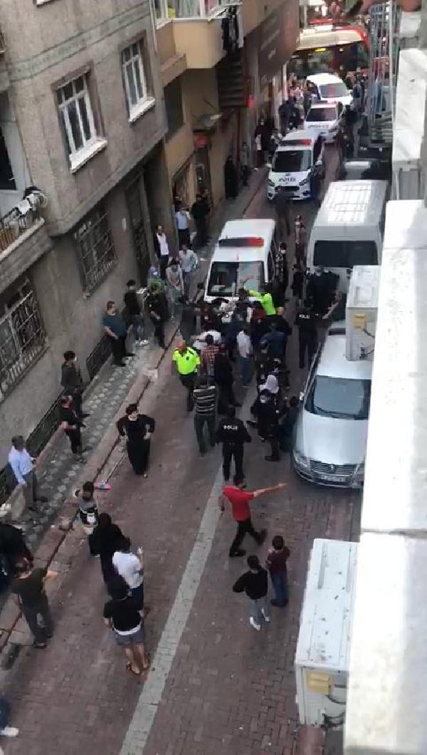 Zeytinburnunda kavga: 2 kişi yaralandı