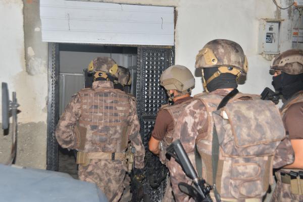 Adana’da dronlu uyuşturucu operasyonu: 9 gözaltı