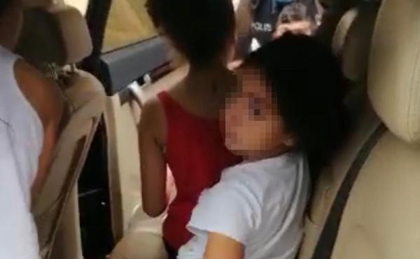 Lübnanlı annenin velayet davası... Çocukların icrayla alındığı anlar kamerada